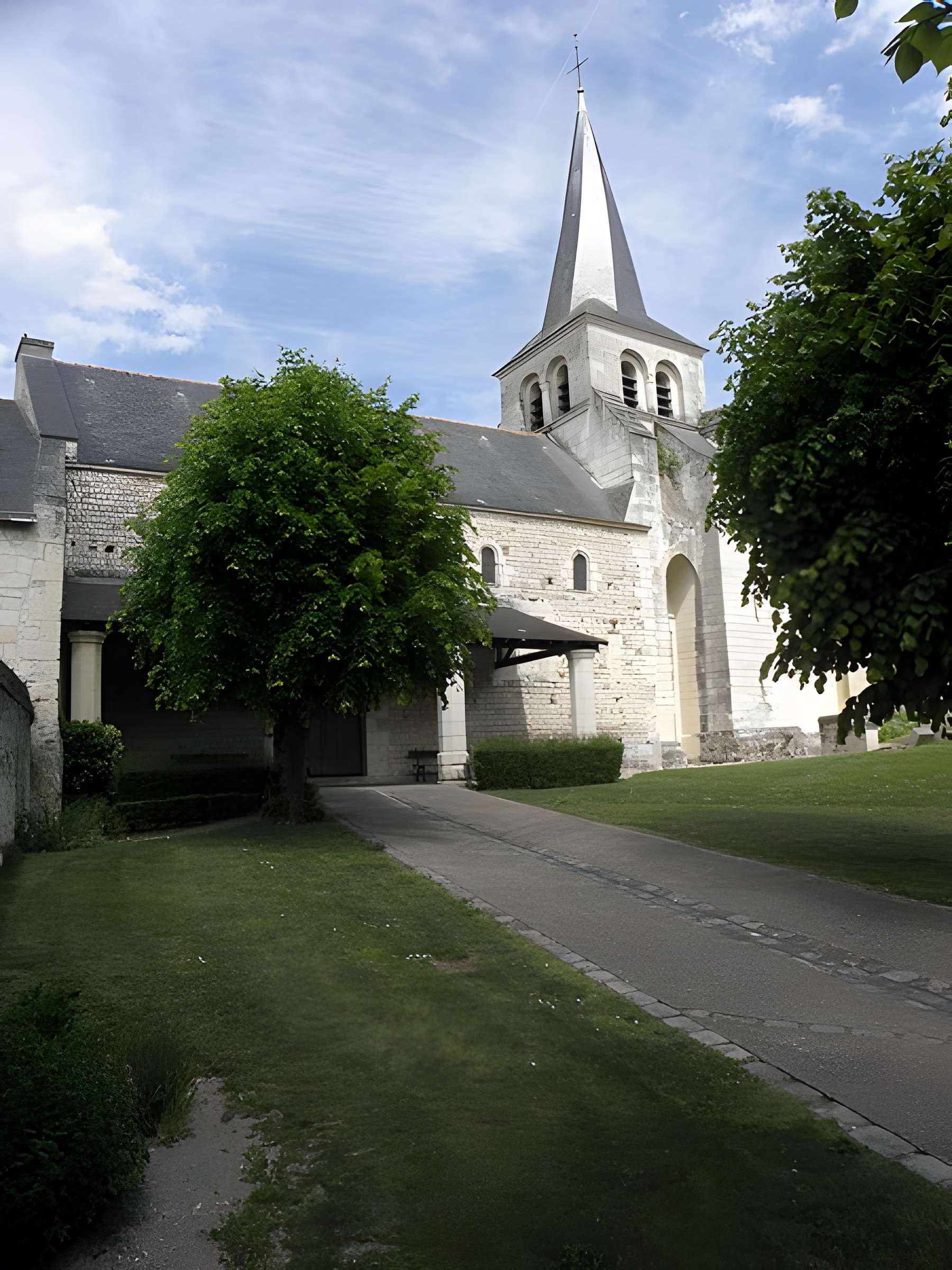Église Saint-Julien de Distré