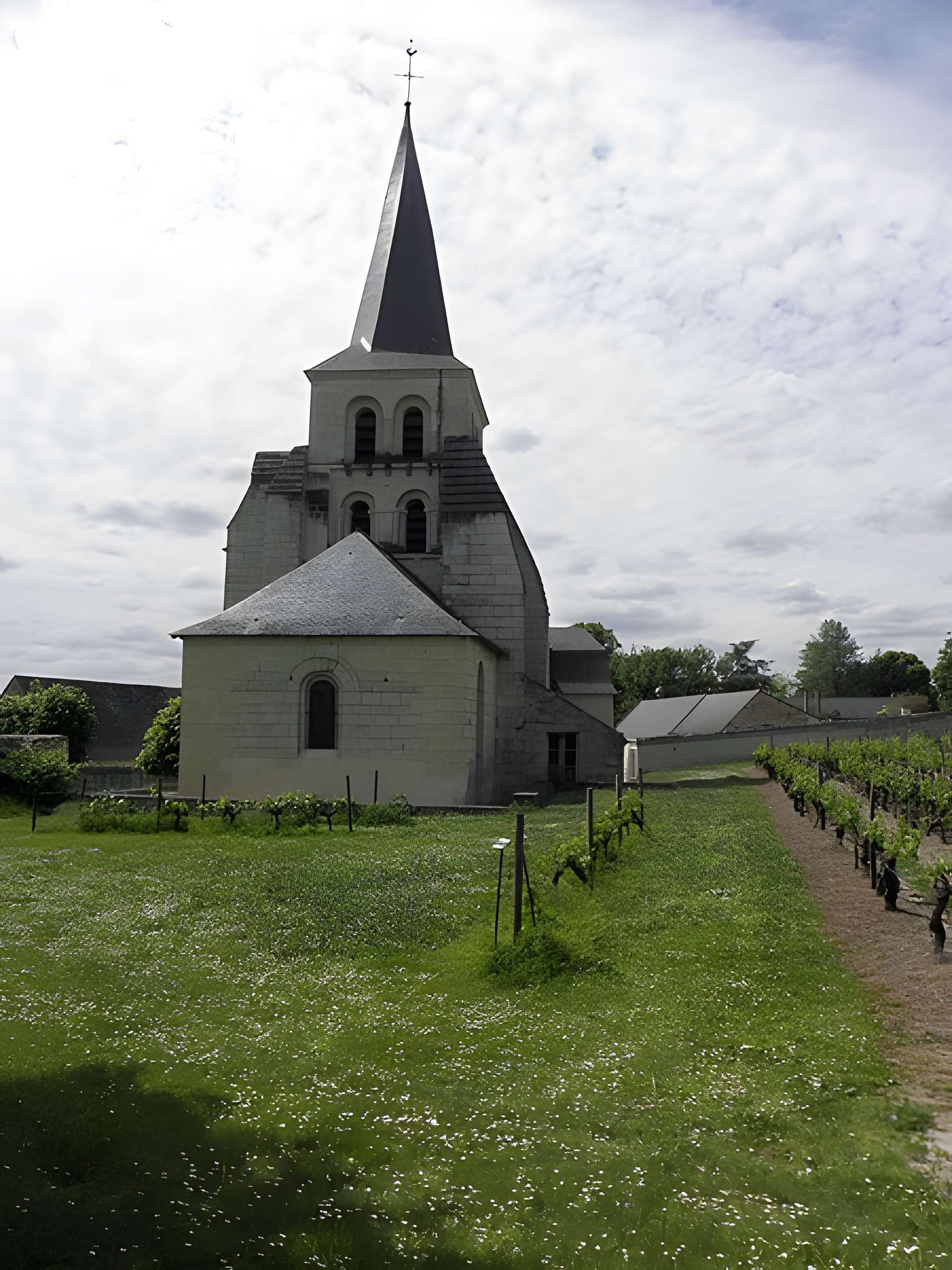 Église Saint-Julien de Distré