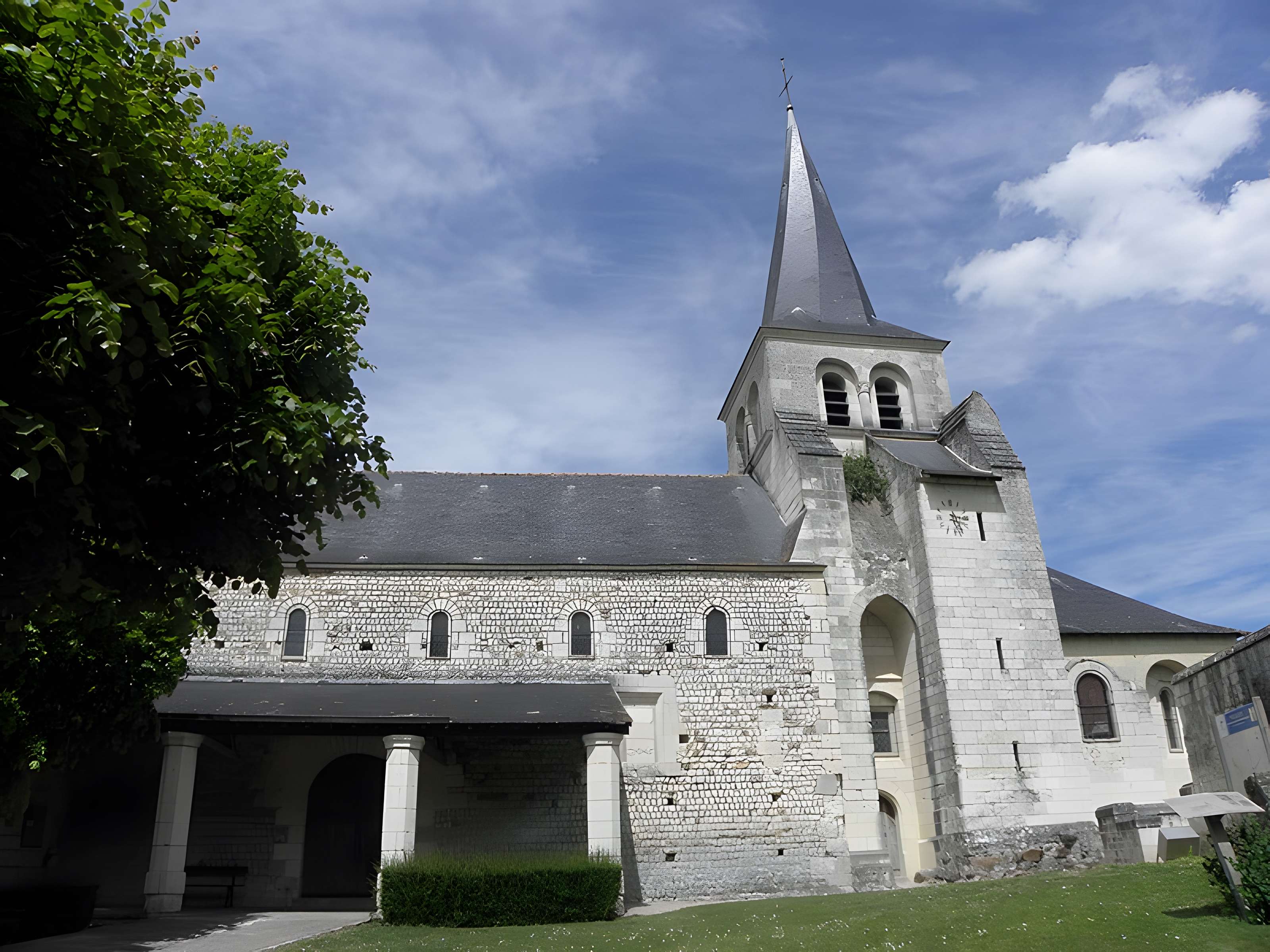 Église Saint-Julien de Distré