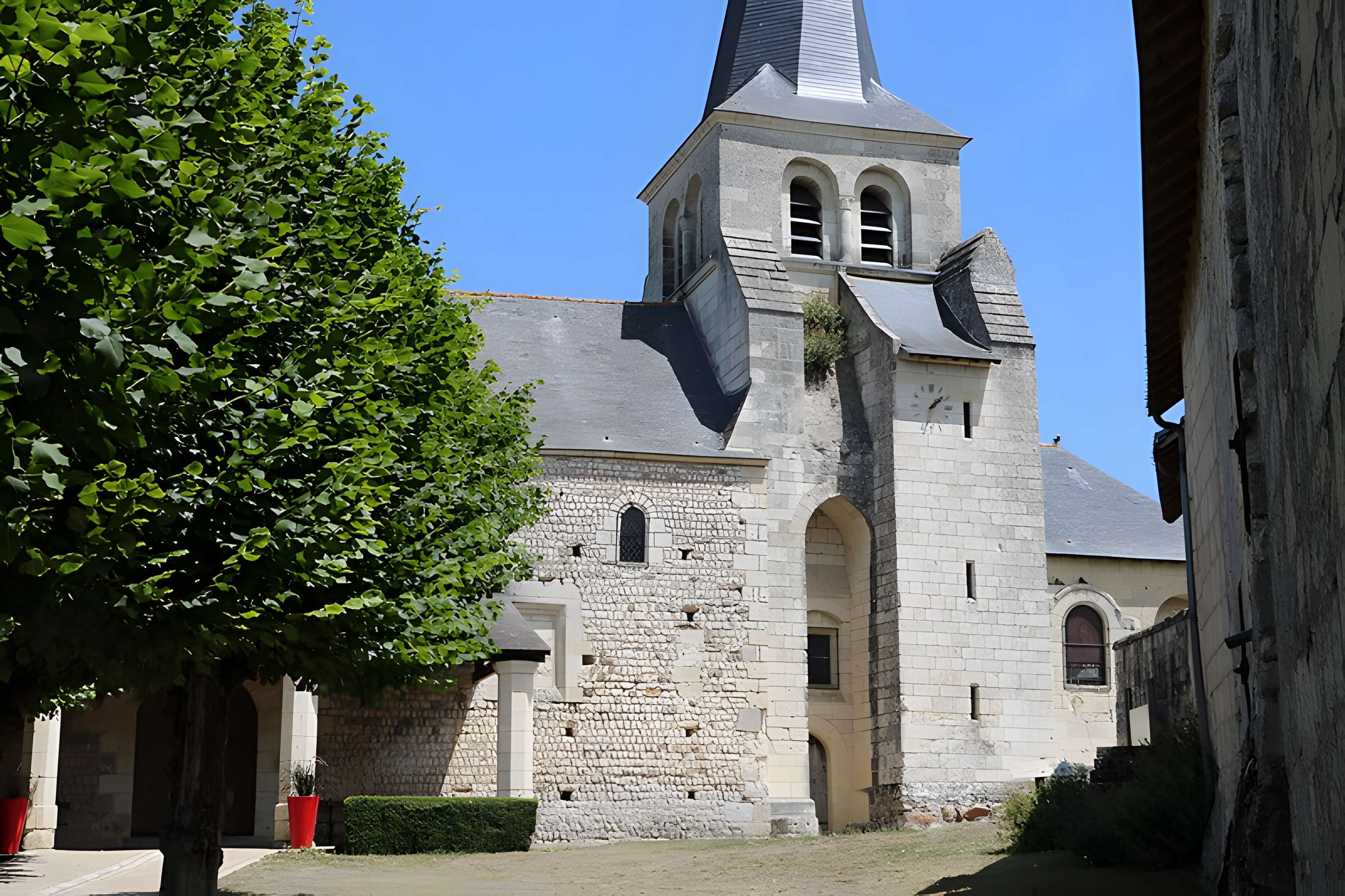 Église Saint-Julien de Distré