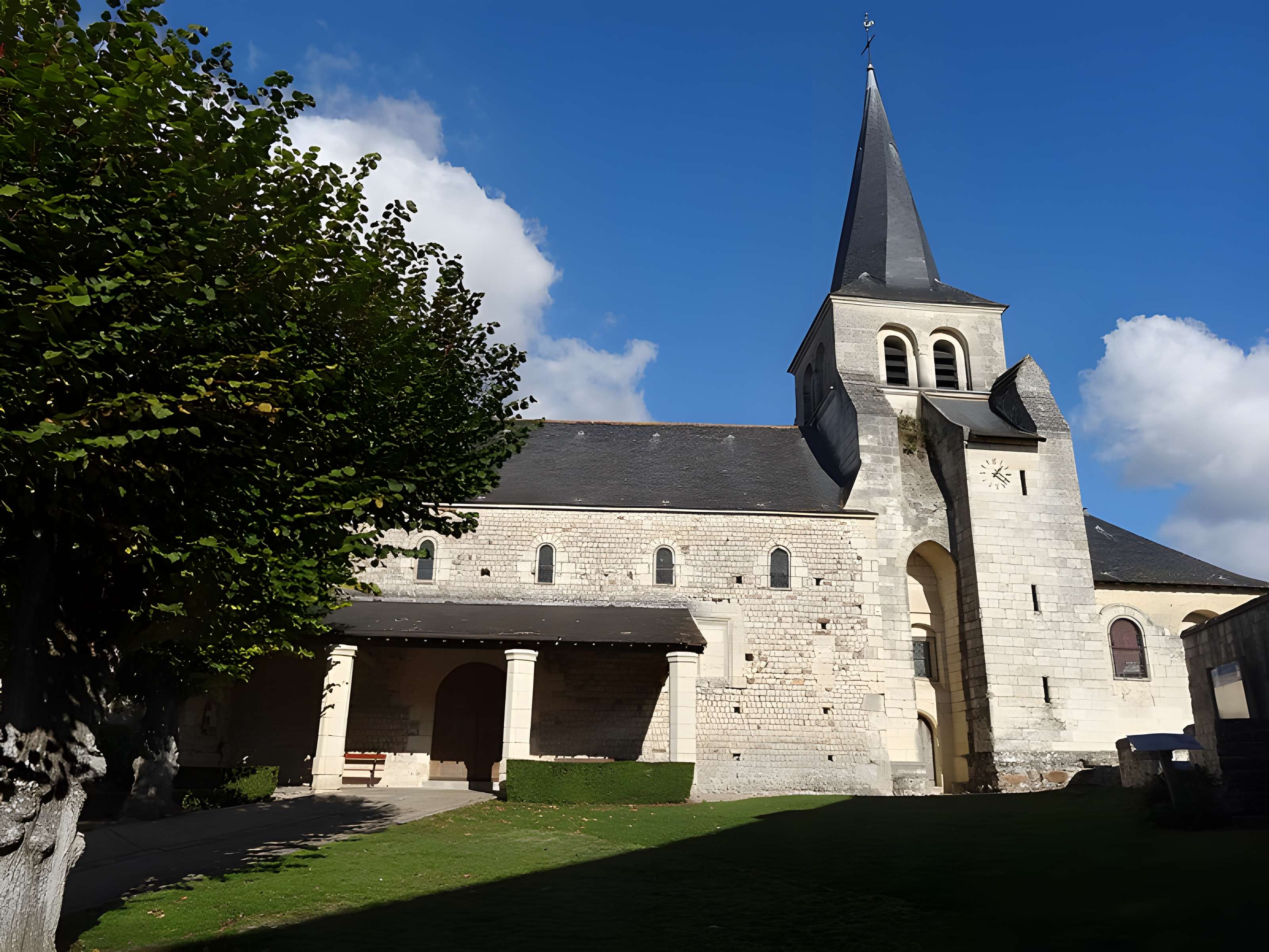 Église Saint-Julien de Distré