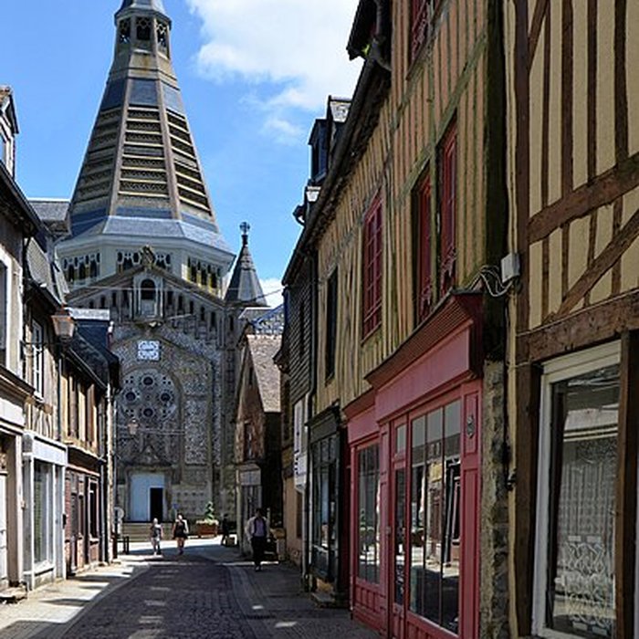 Photo de Église Saint-Julien de Domfront