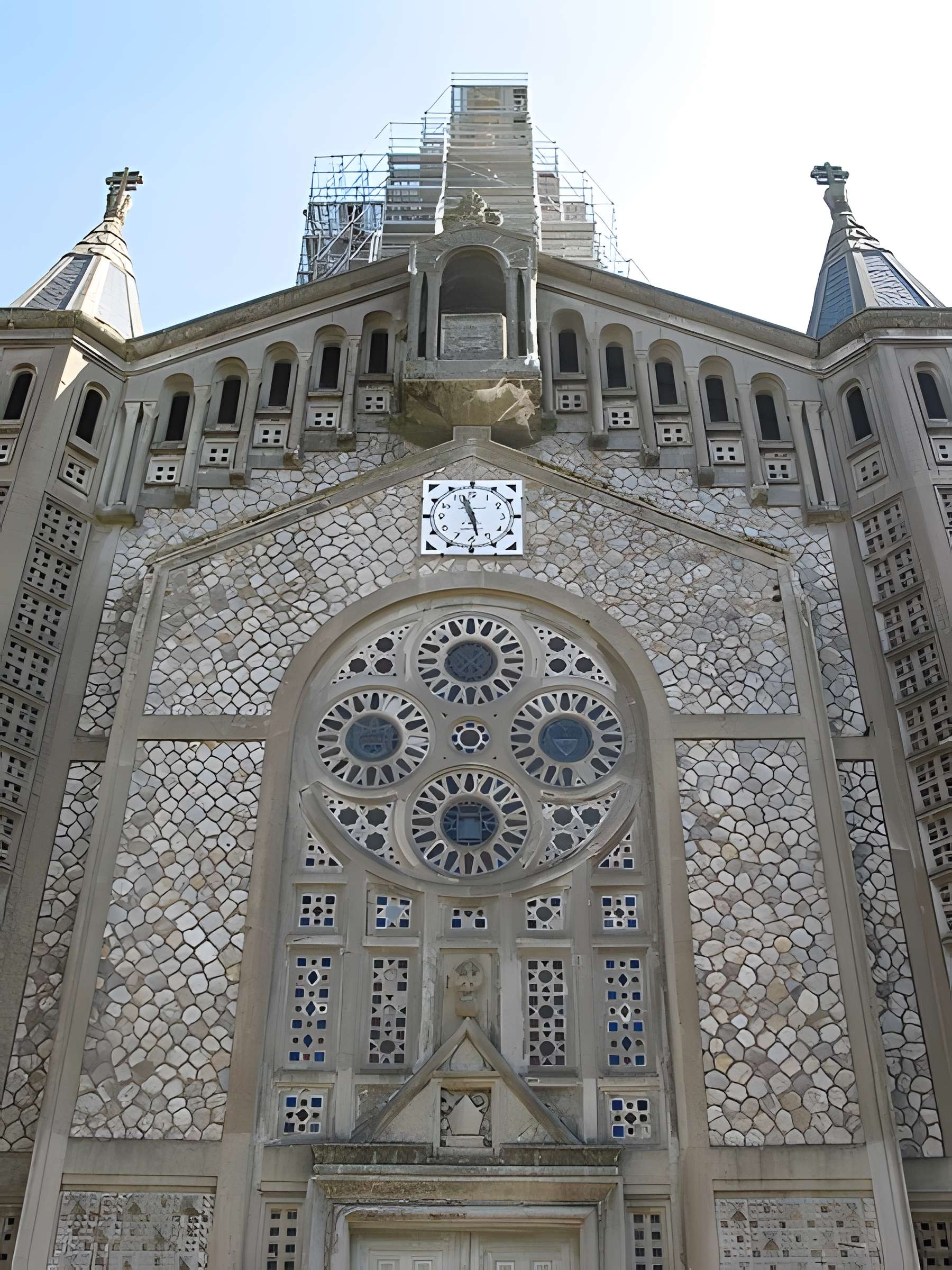 Église Saint-Julien de Domfront