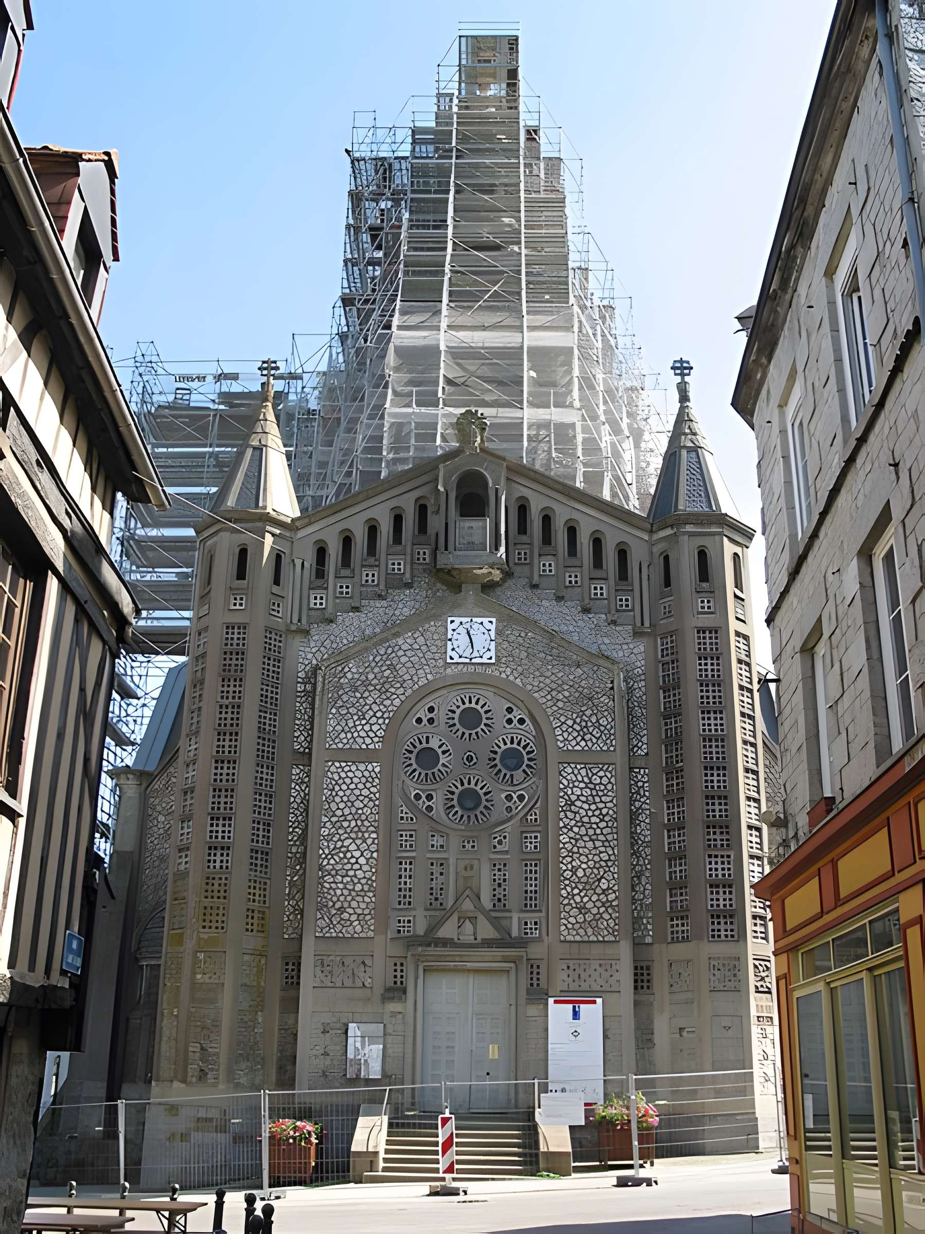 Église Saint-Julien de Domfront