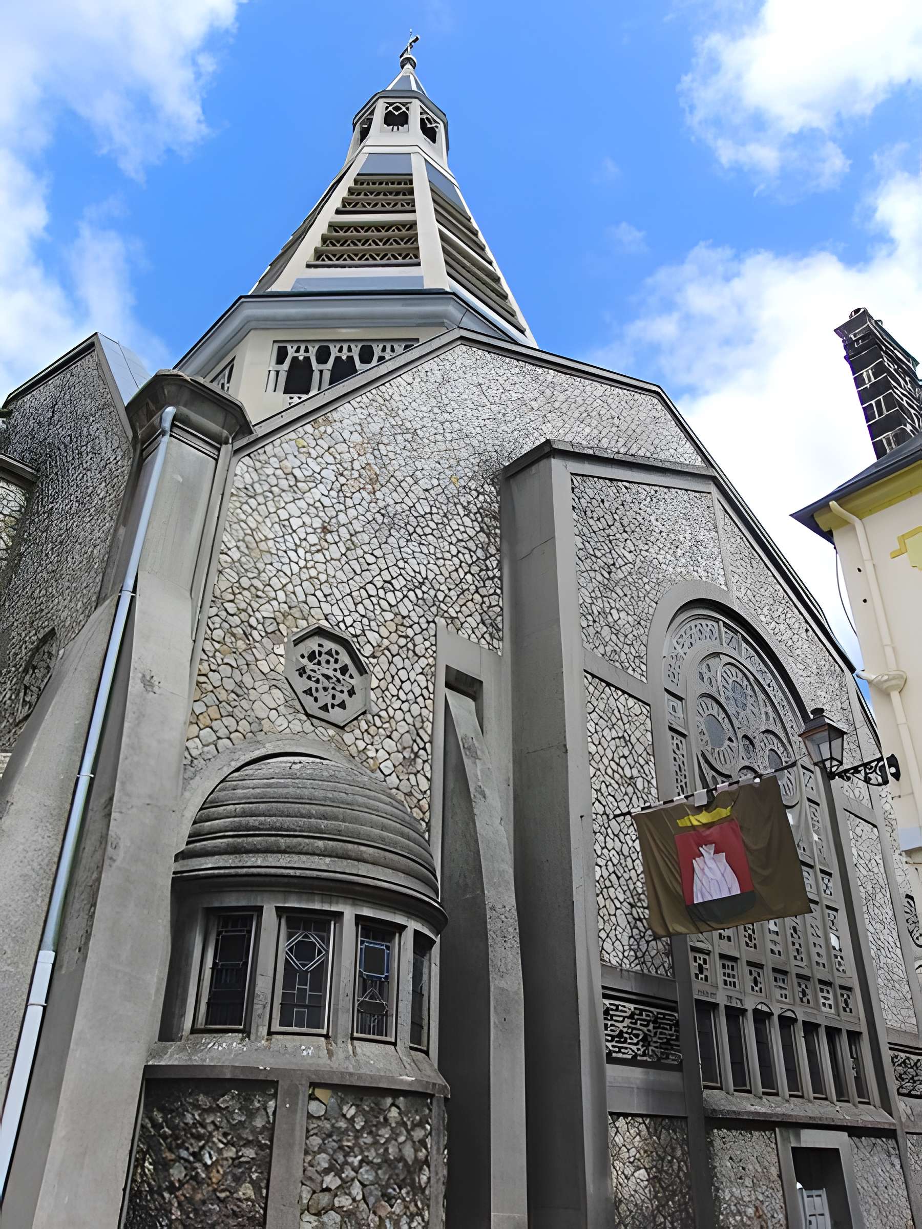 Église Saint-Julien de Domfront