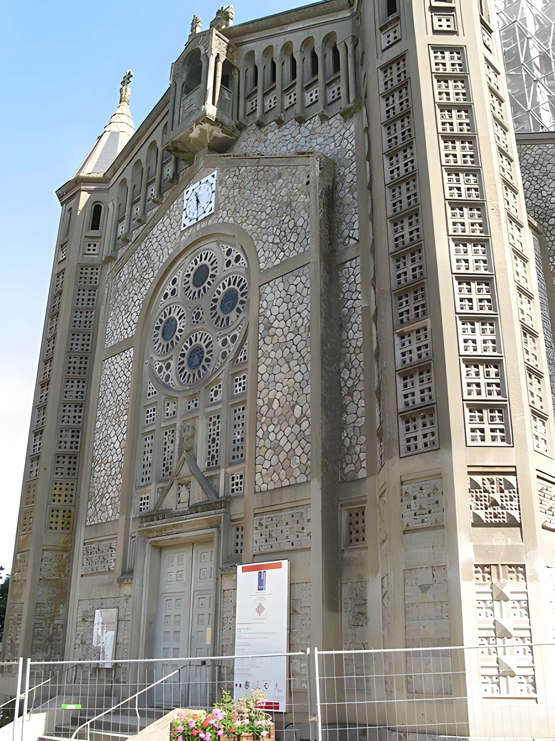 Église Saint-Julien de Domfront