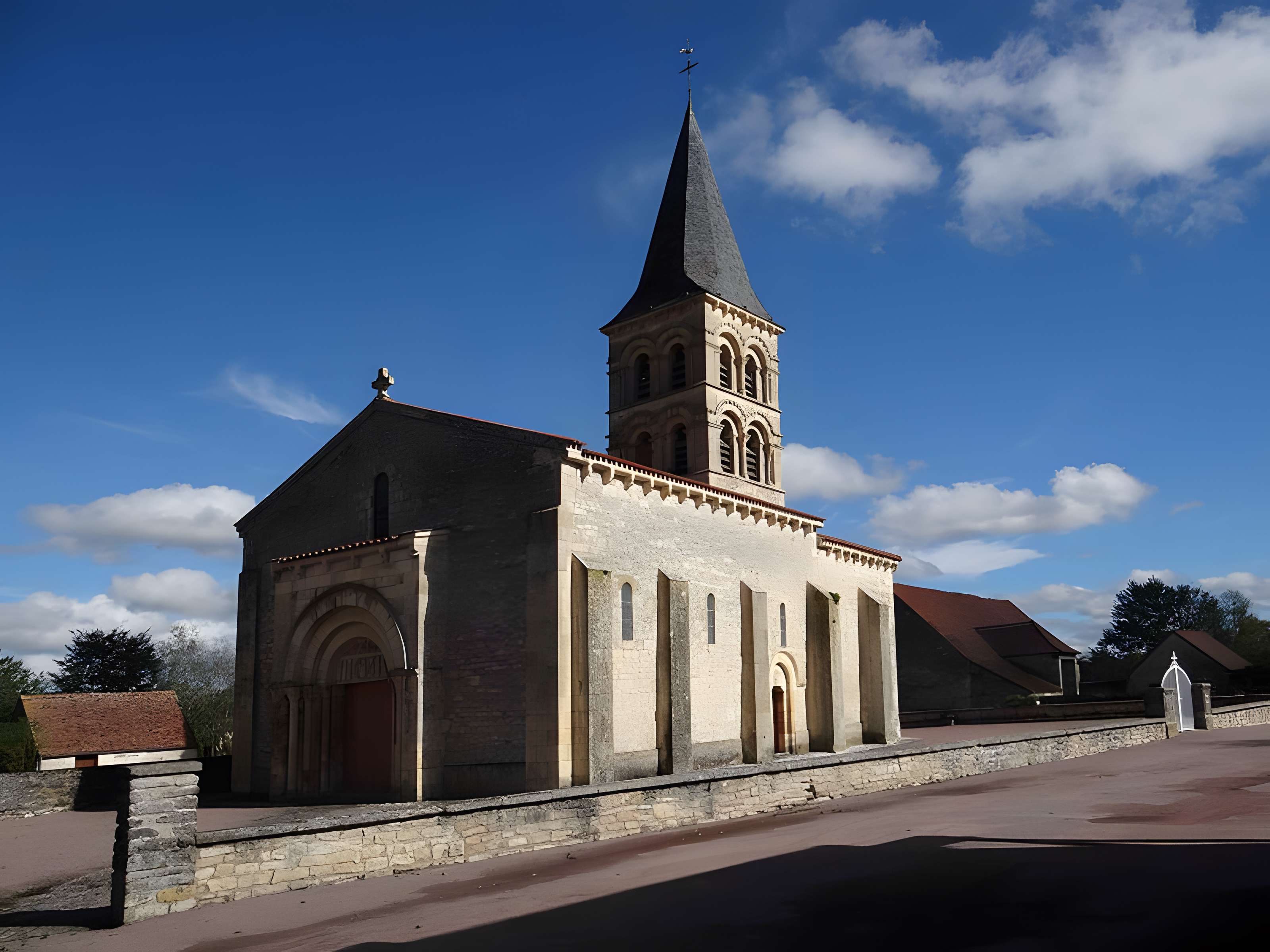 Église Saint-Julien de Mars-sur-Allier