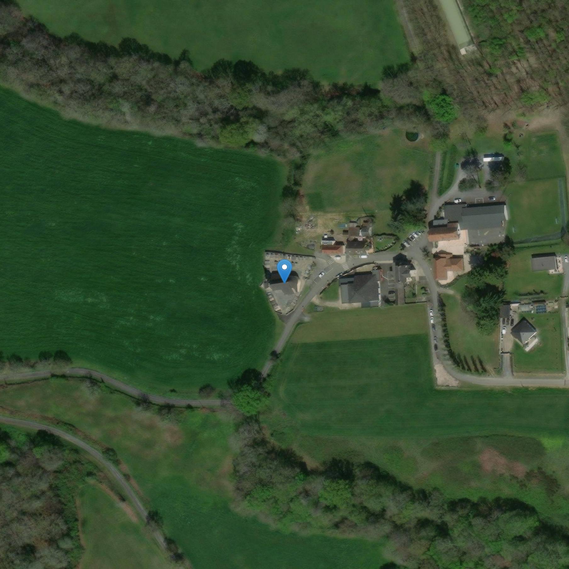 Photo de Cosledaàの聖ローレンス教会