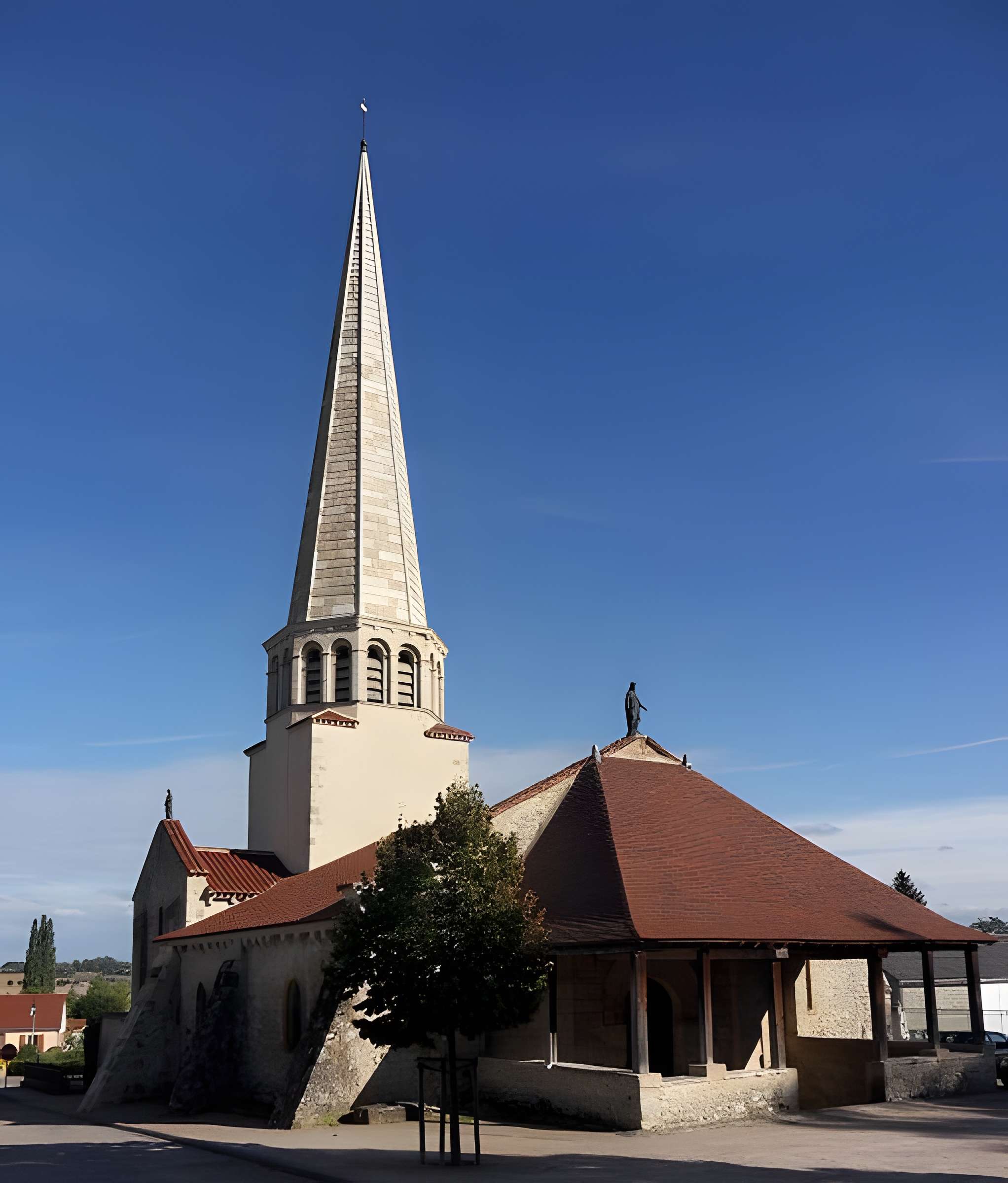 Église Saint-Julien de Saulcet 
