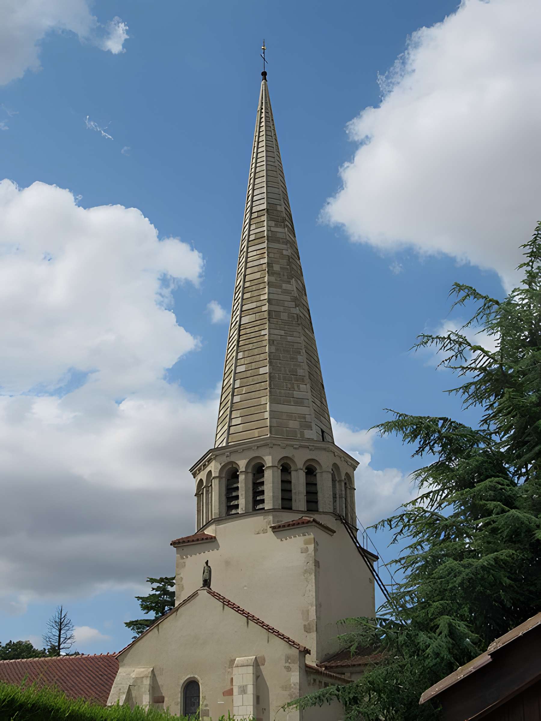 Église Saint-Julien de Saulcet