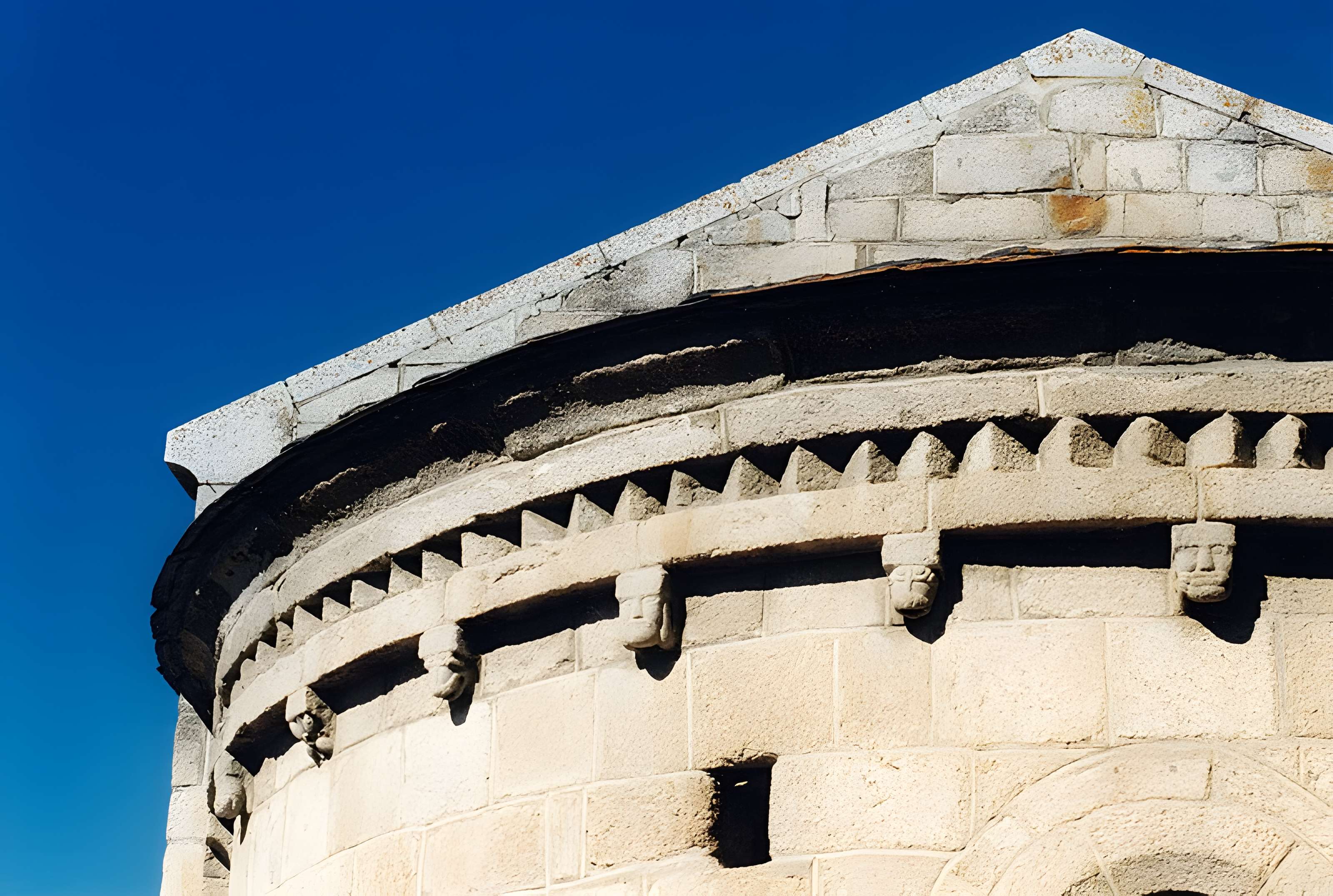 Église Saint-Julien d'Estavar