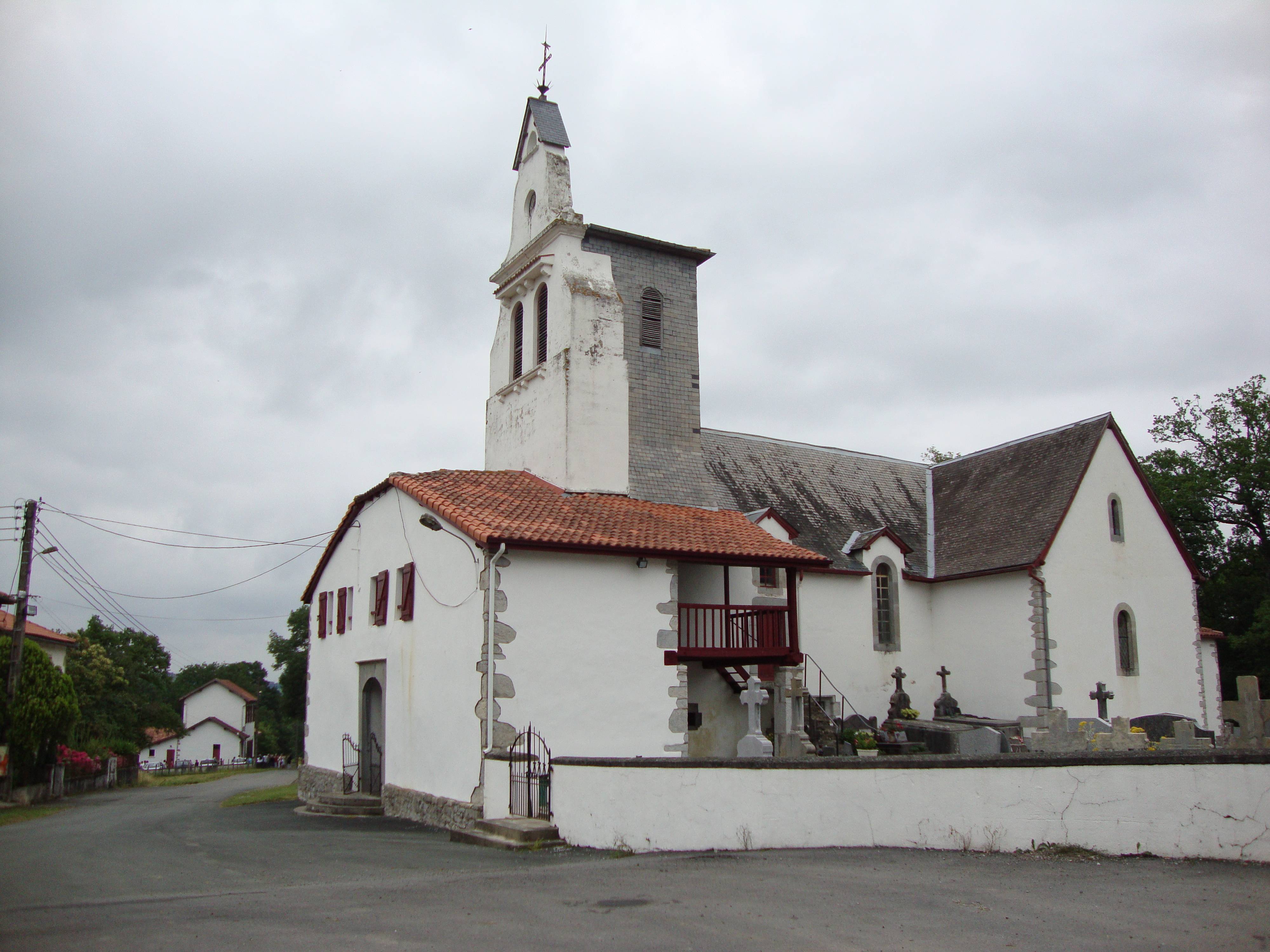 Photo de Saint-Martin-de-Tours Kirche von Lantabat