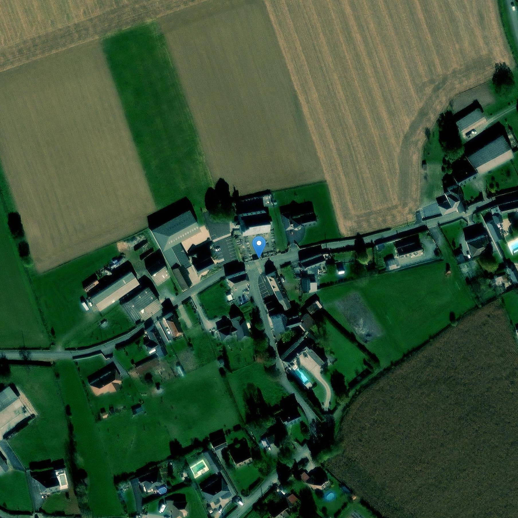 Photo de Saint-Julien-de-Lescar de Lucgarierの教会