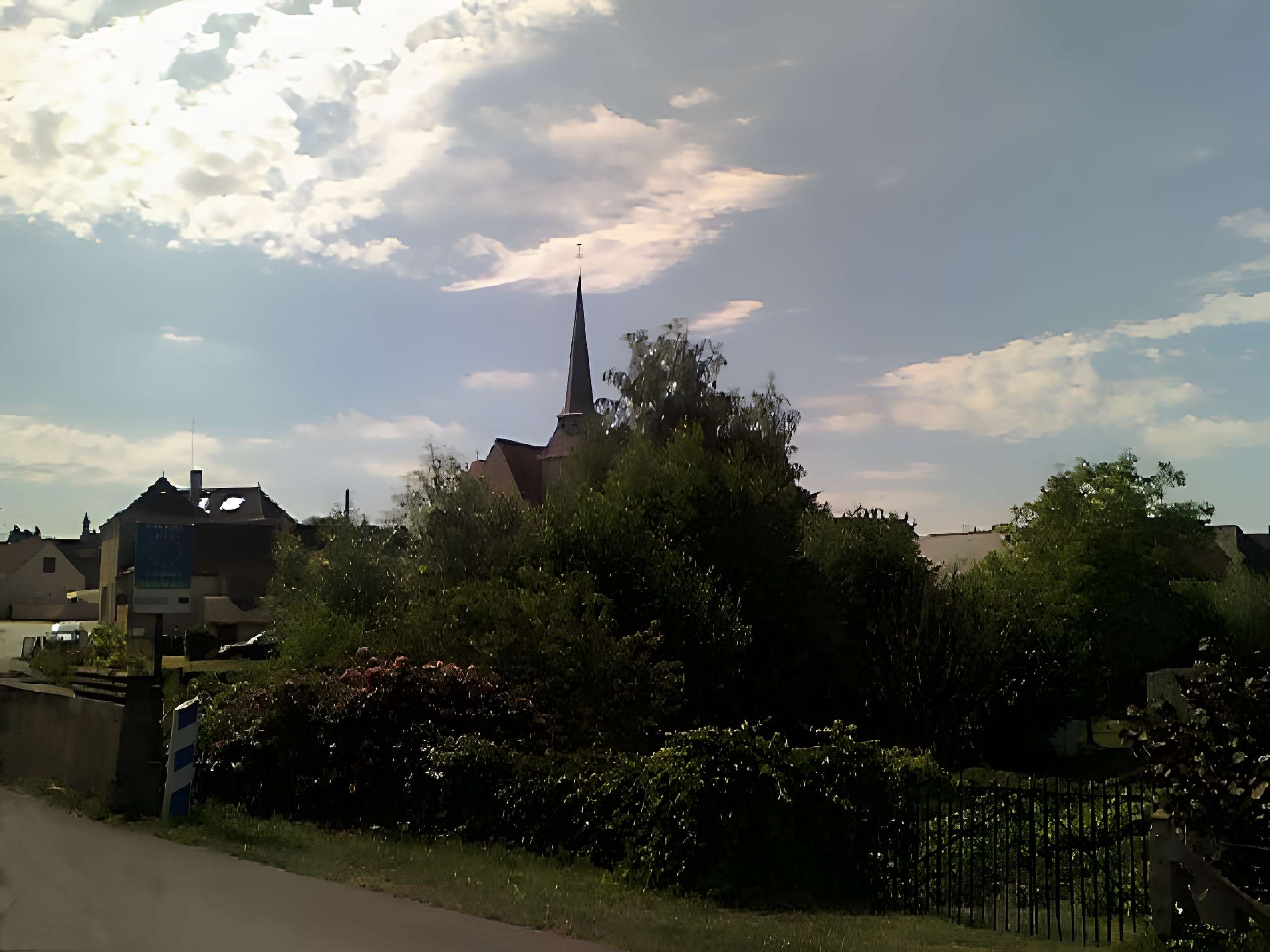 Église Saint-Laurent de Challes 