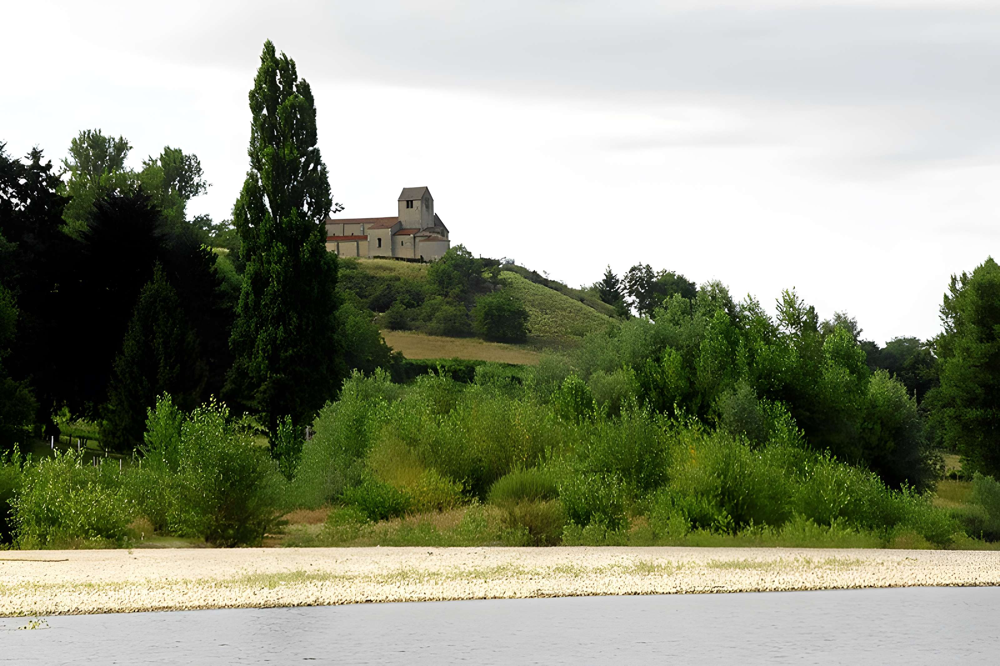 Église Saint-Laurent de Châtel-de-Neuvre