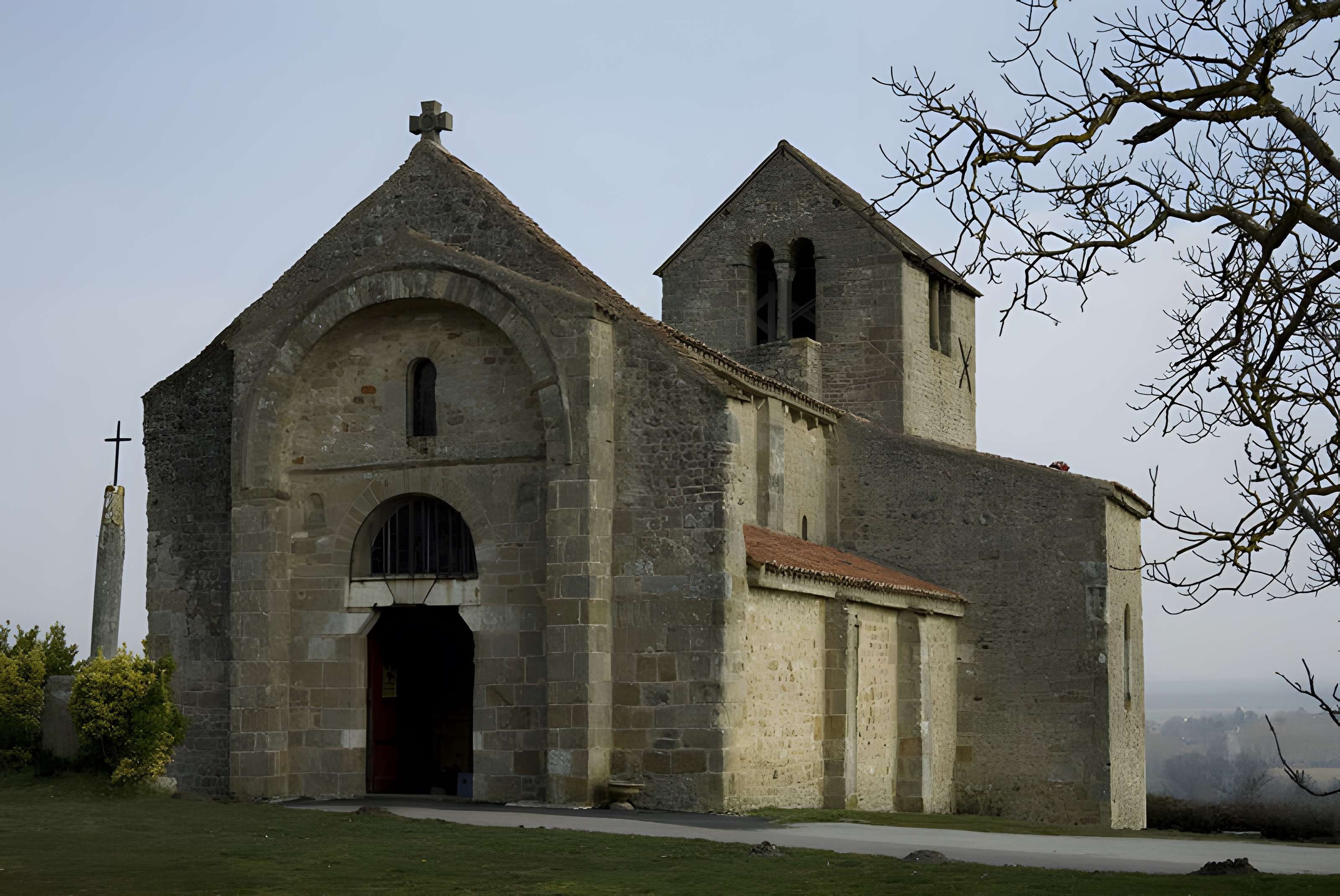 Église Saint-Laurent de Châtel-de-Neuvre