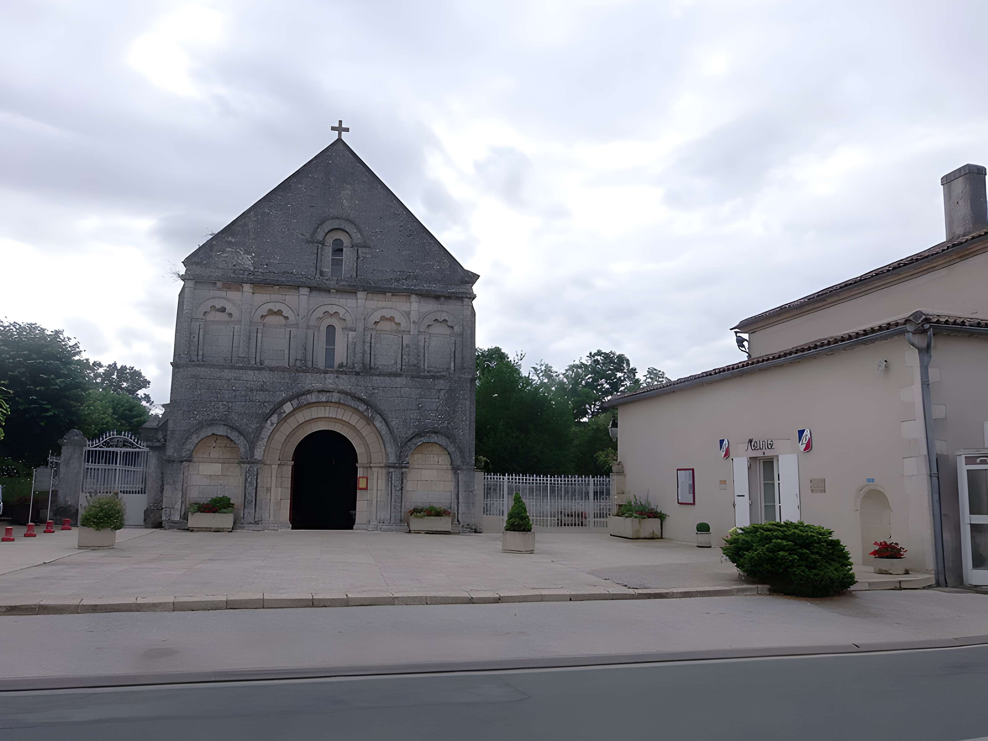 Église Saint-Laurent de Plassac