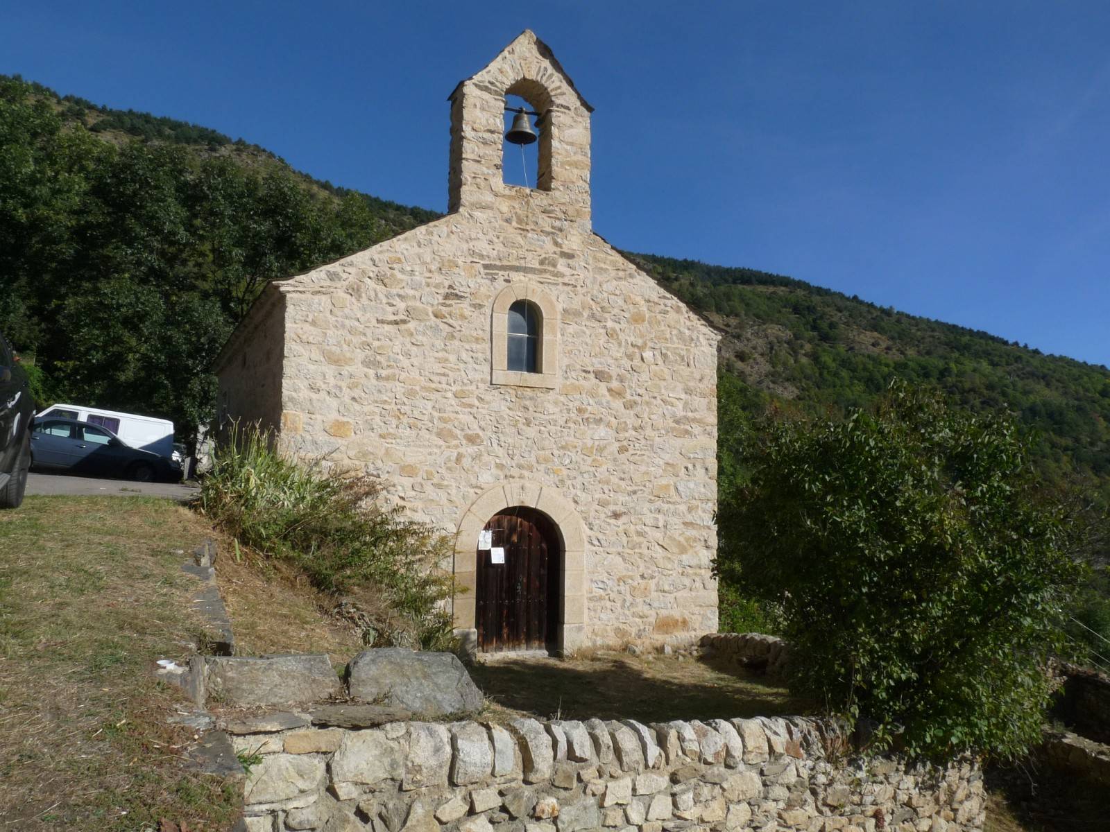 Photo de New Church Saint Andrew of Llar
