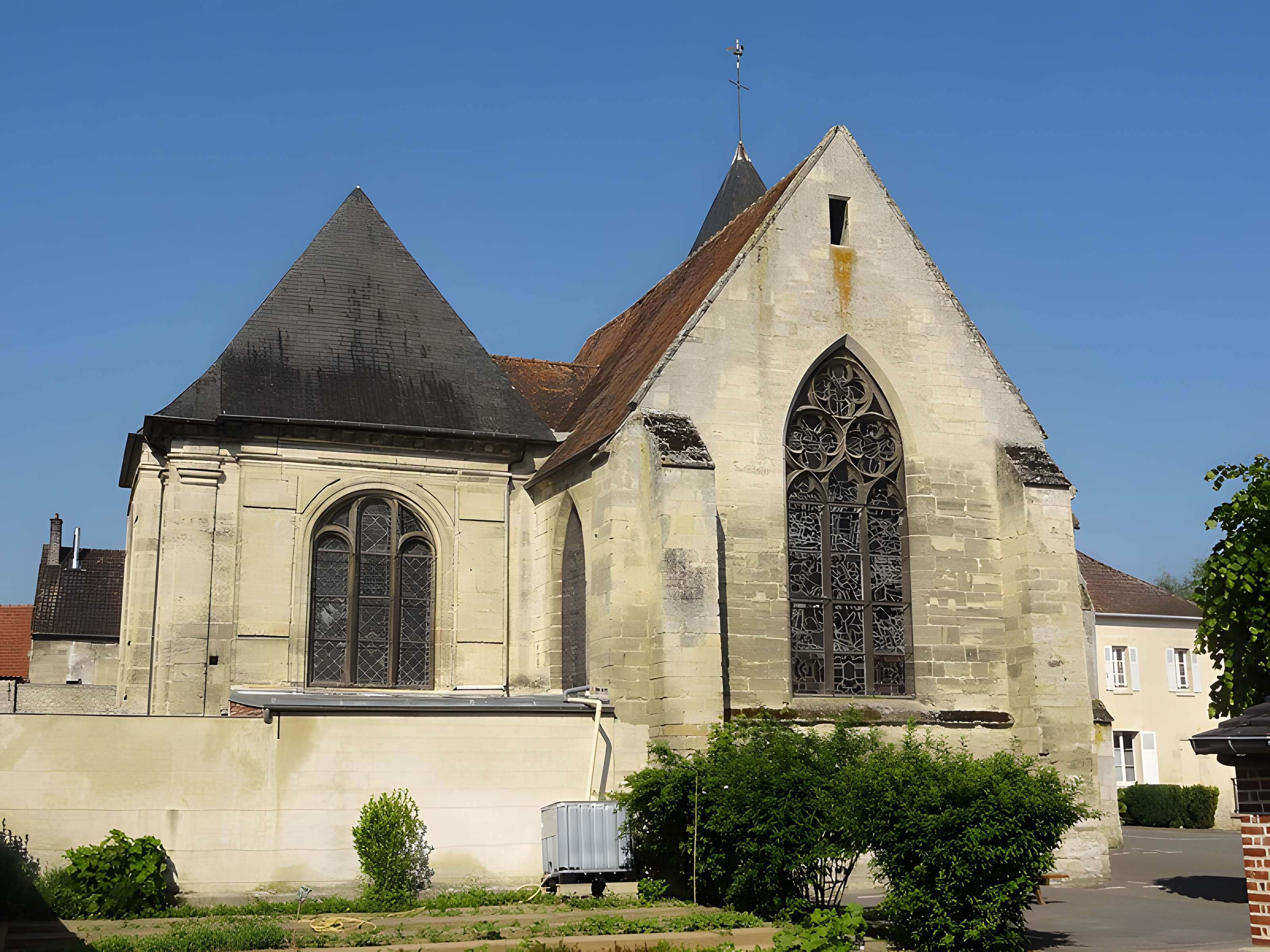 Église Saint-Léger de Balagny-sur-Thérain