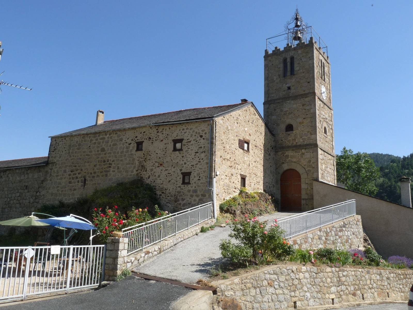 Photo de Saint-Julien-et-Sainte-Basilisse de Railleu Kirche