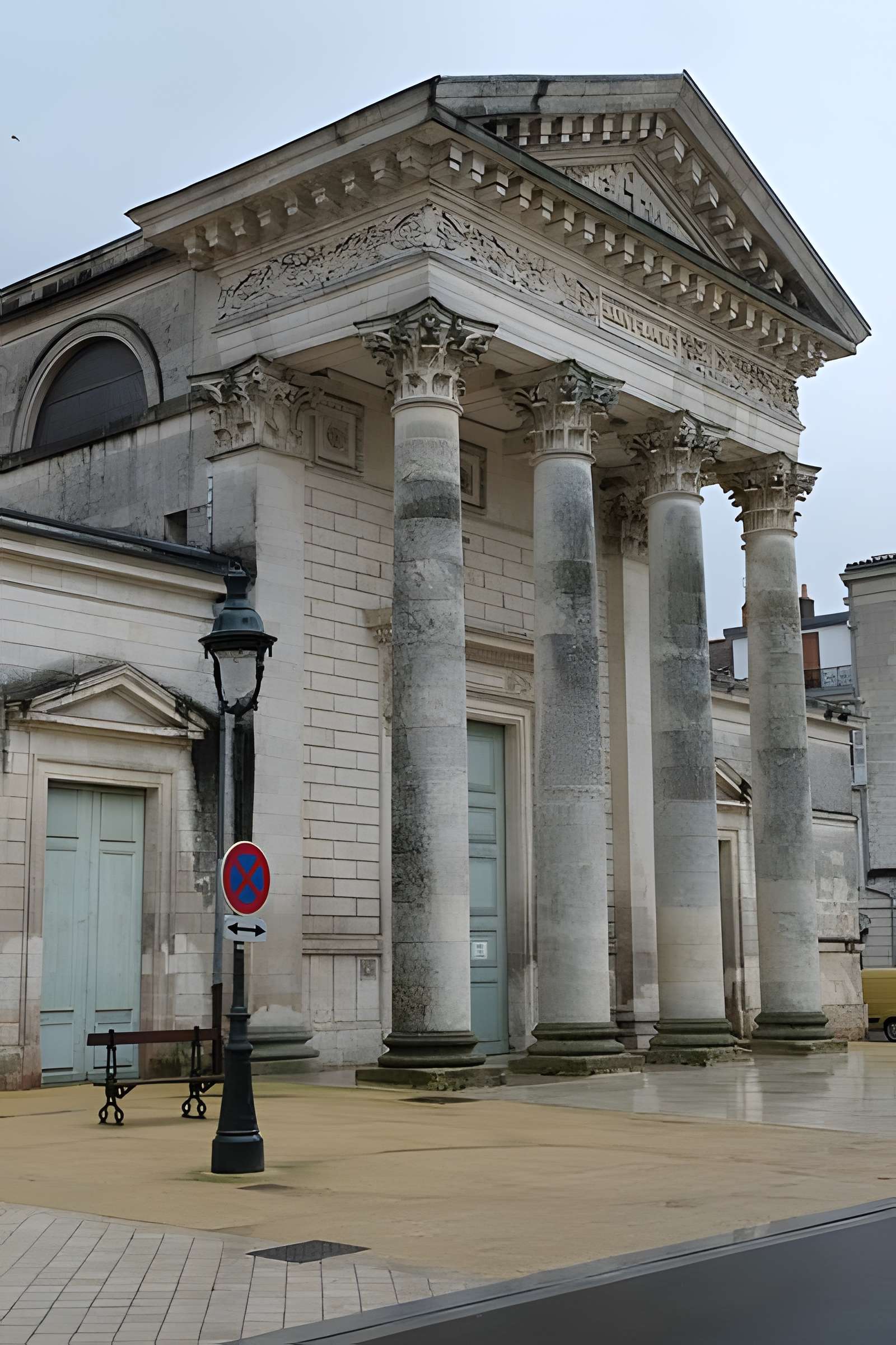 Église Saint-Louis de Rochefort