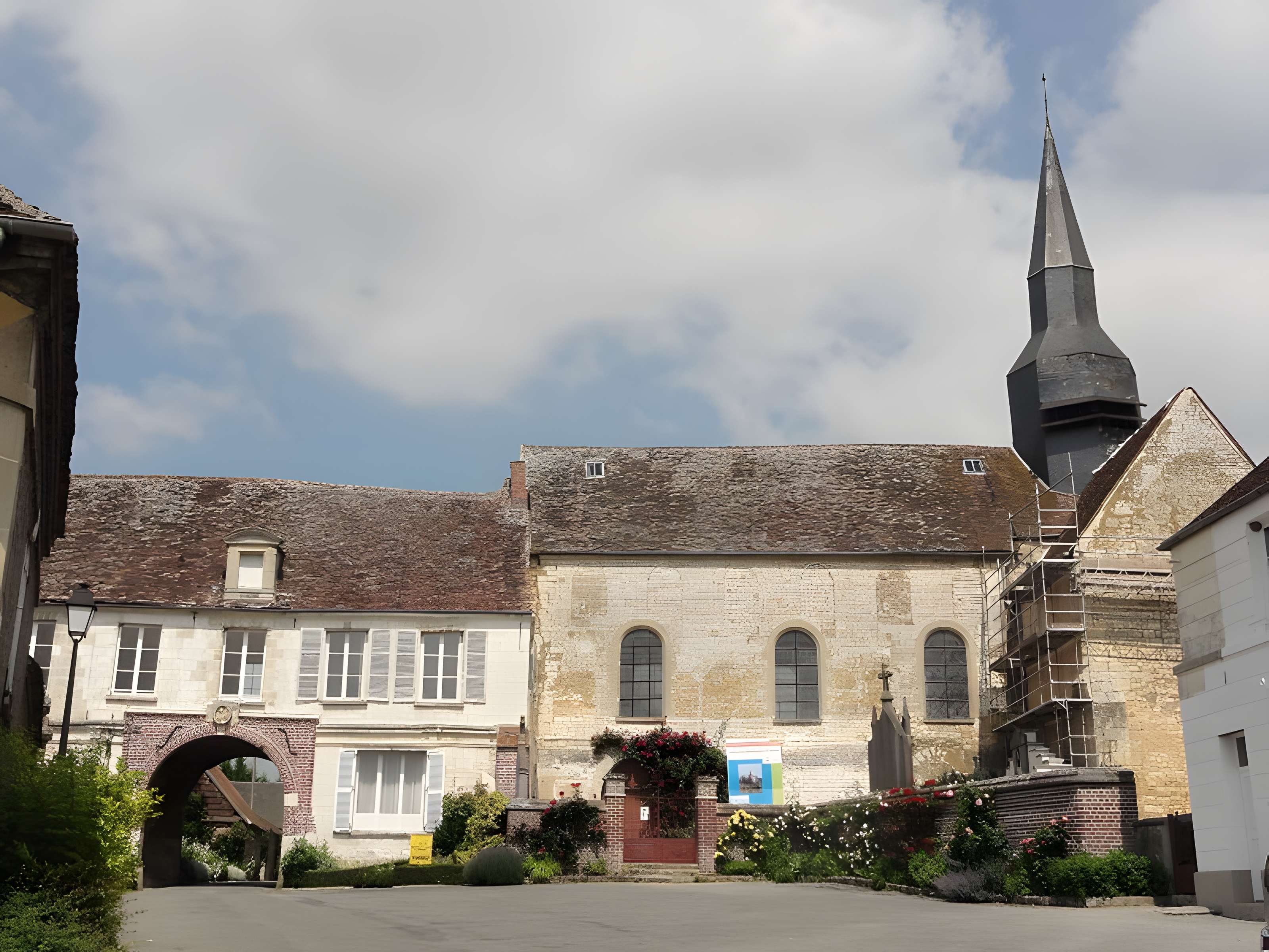 Église Saint-Lucien de Montmille 
