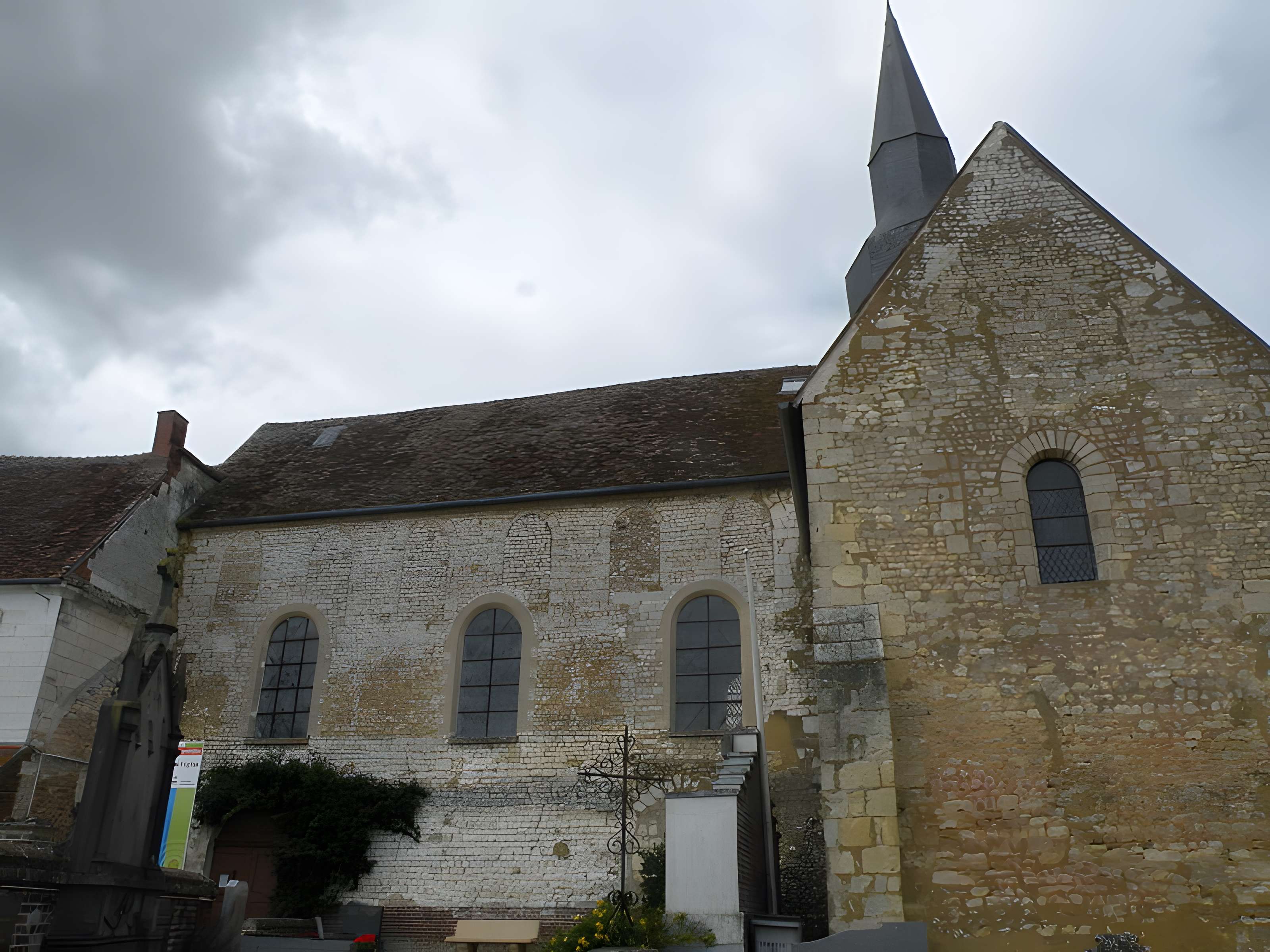 Église Saint-Lucien de Montmille