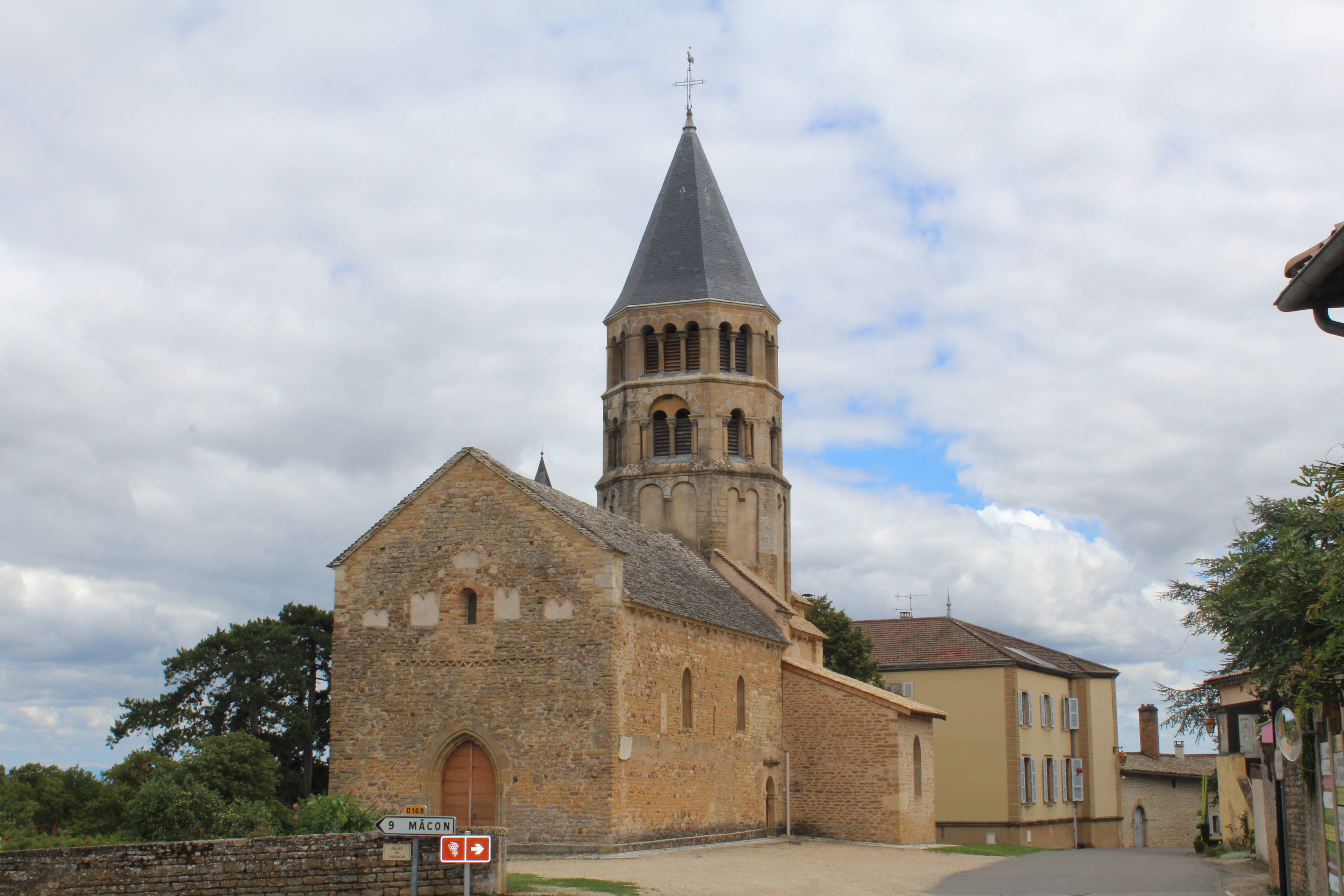 Photo de Saint Pierre and Saint Paul de Chânes Church
