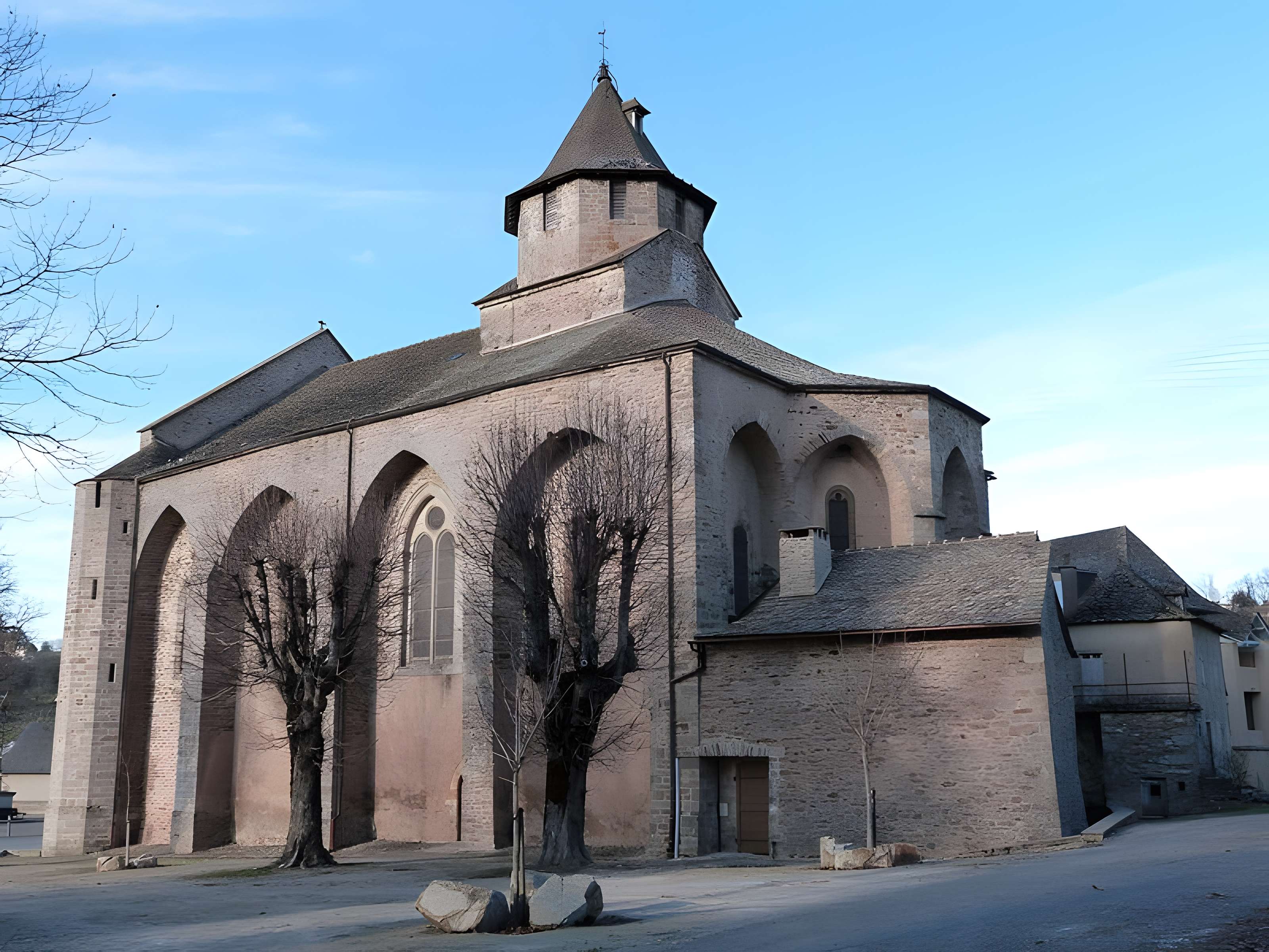 Église Saint-Martial de Rieupeyroux 