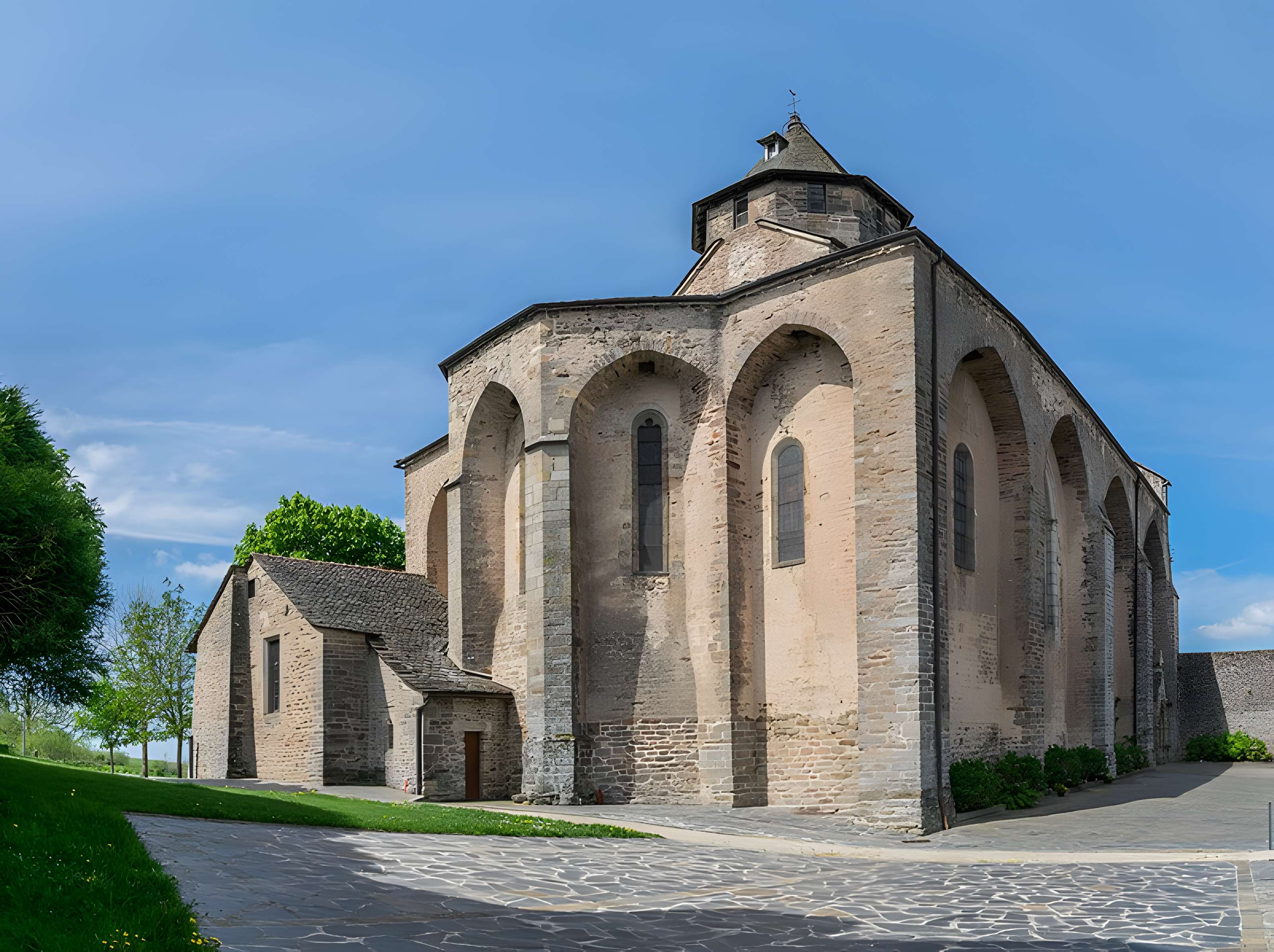 Église Saint-Martial de Rieupeyroux