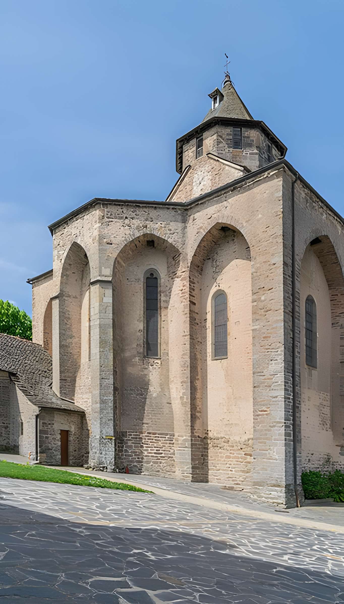 Église Saint-Martial de Rieupeyroux