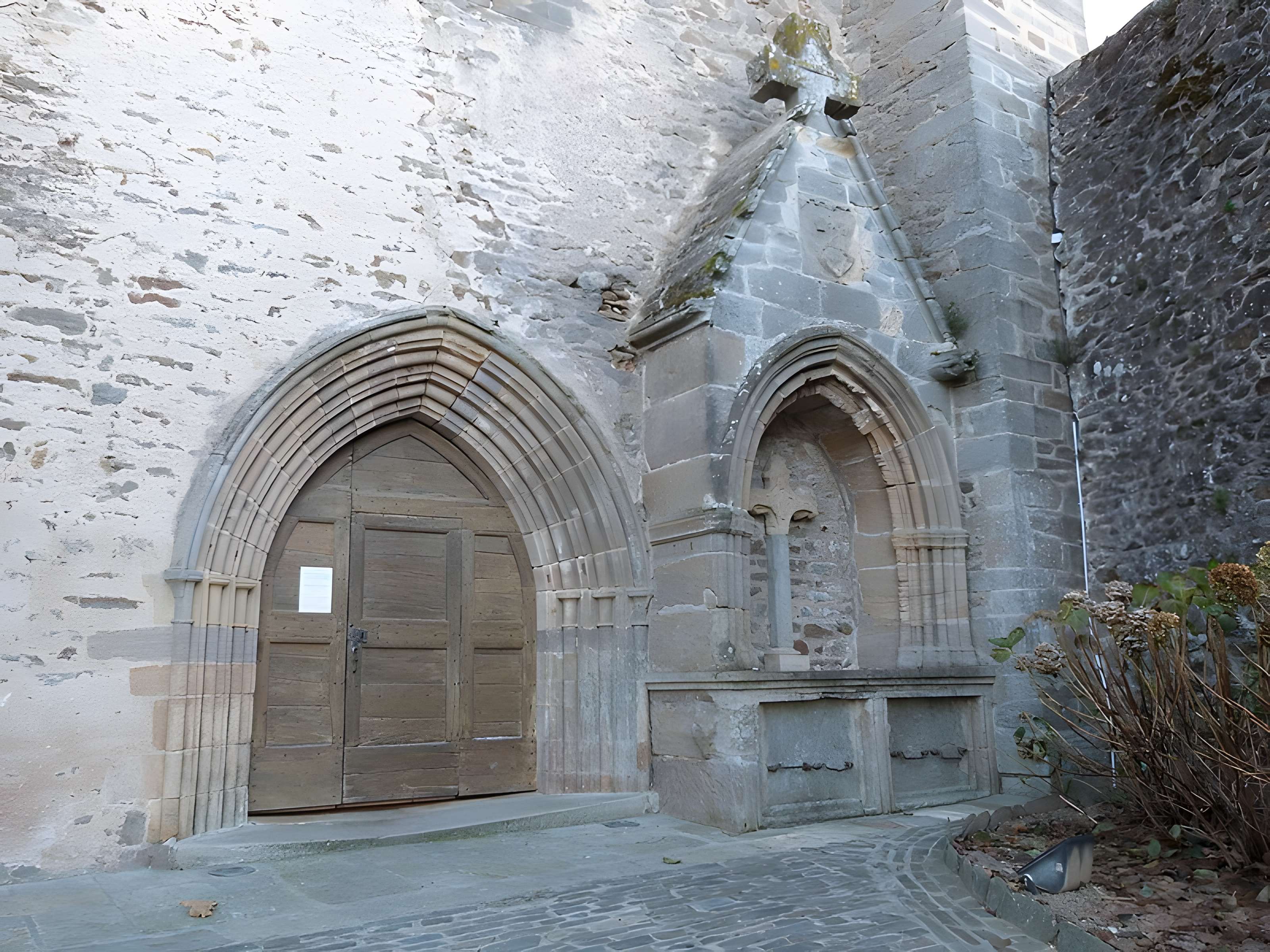 Église Saint-Martial de Rieupeyroux