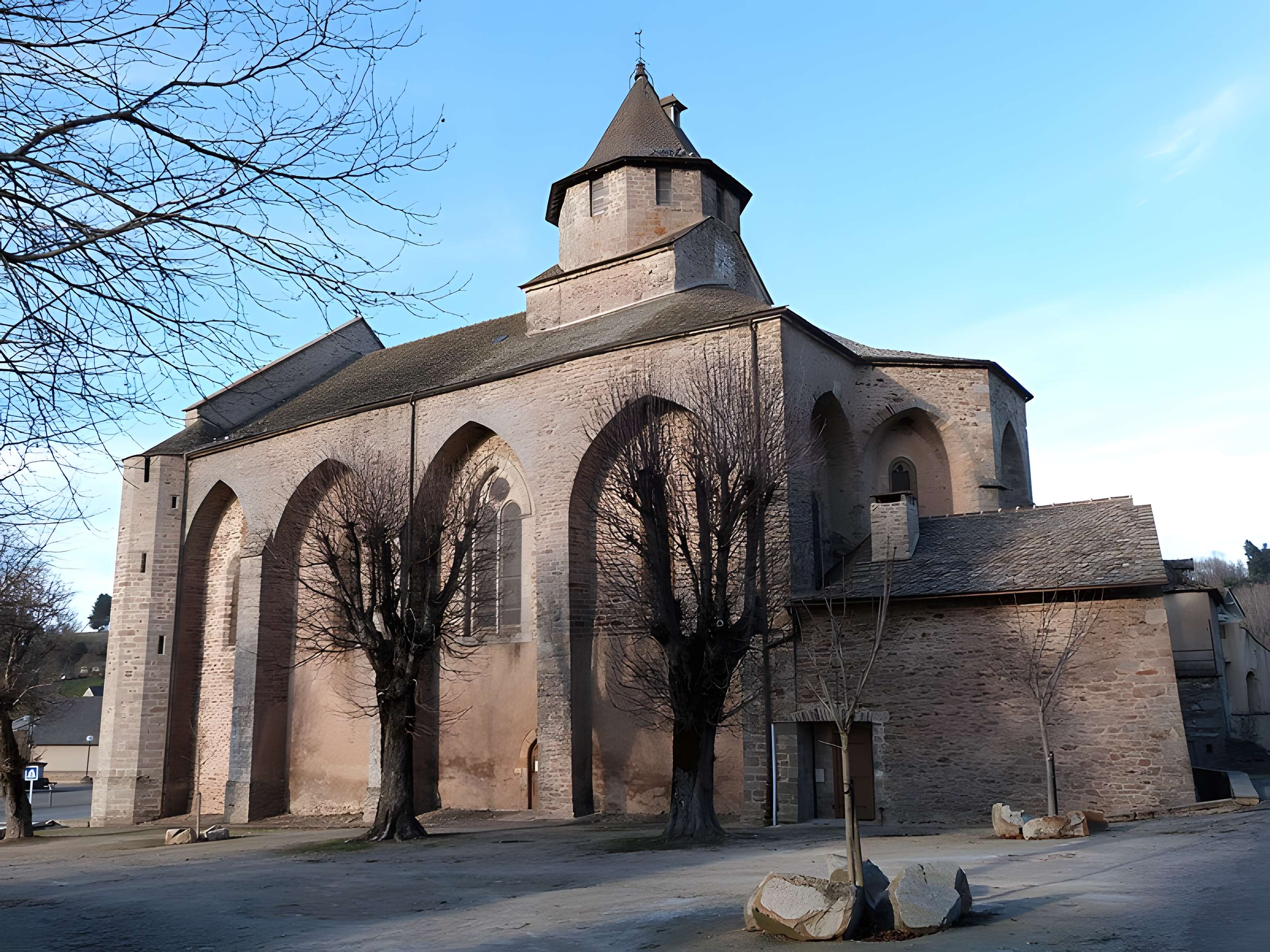 Église Saint-Martial de Rieupeyroux