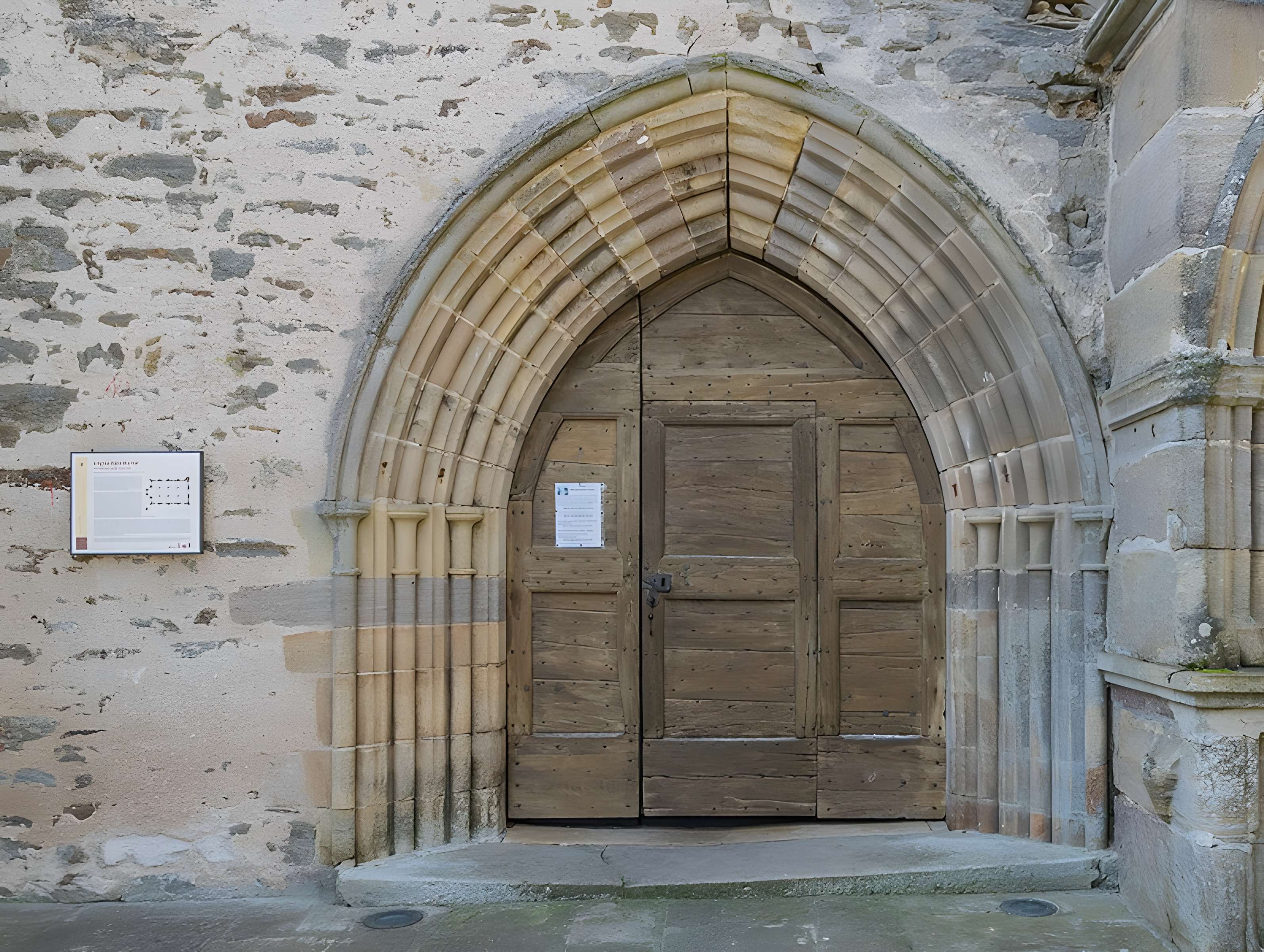 Église Saint-Martial de Rieupeyroux