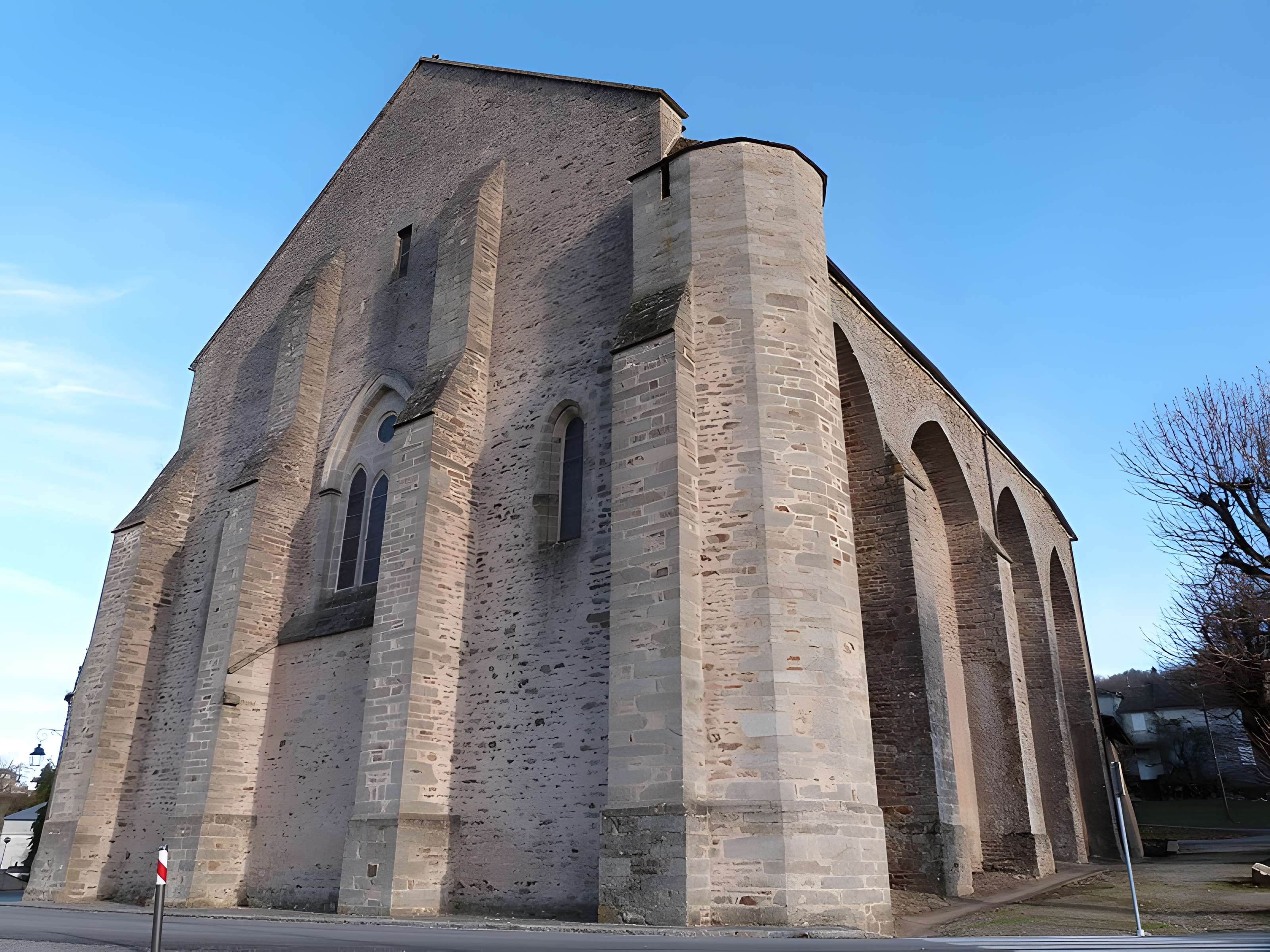 Église Saint-Martial de Rieupeyroux