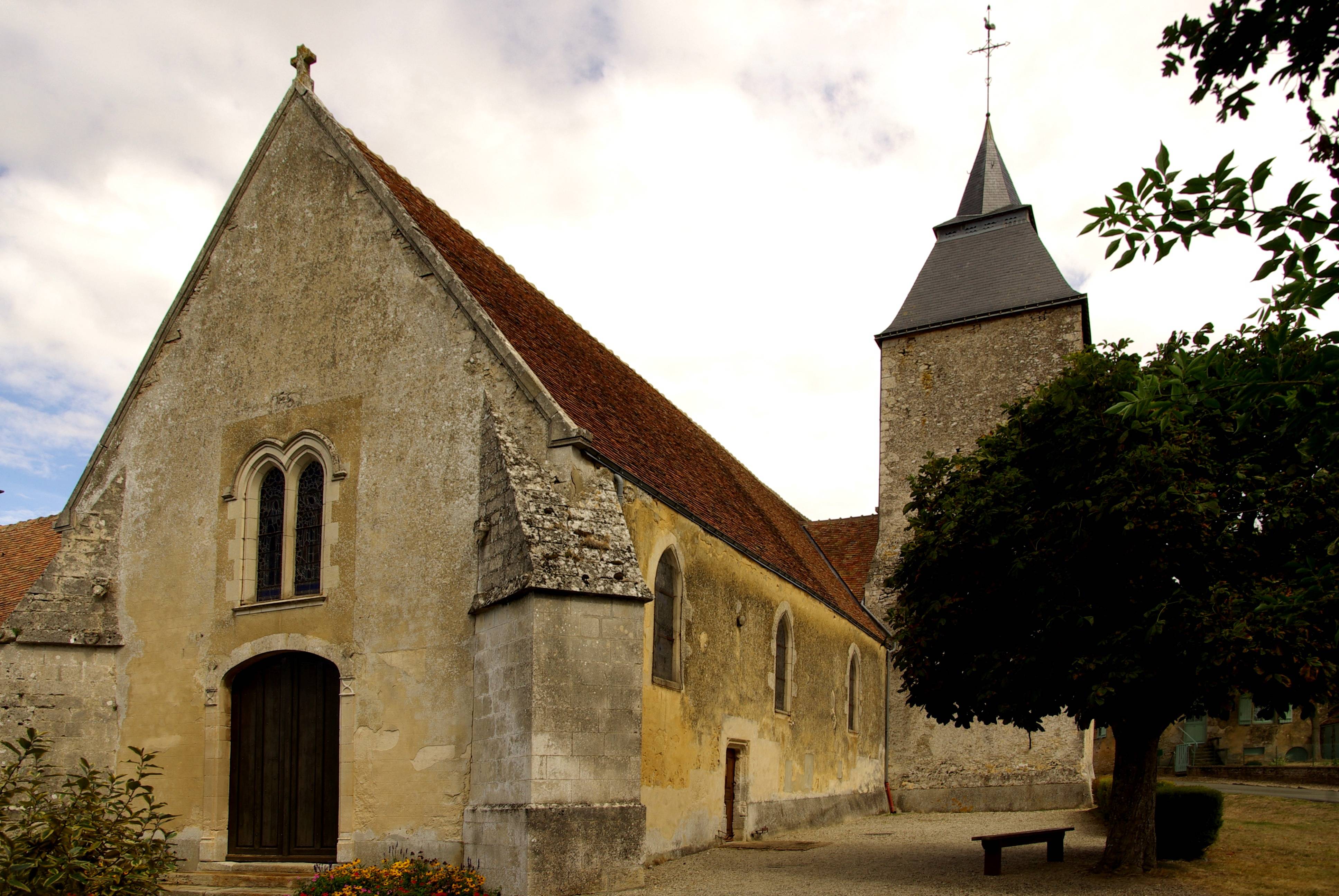 Photo de Saint-Julien Church of Bourg-le-Roi