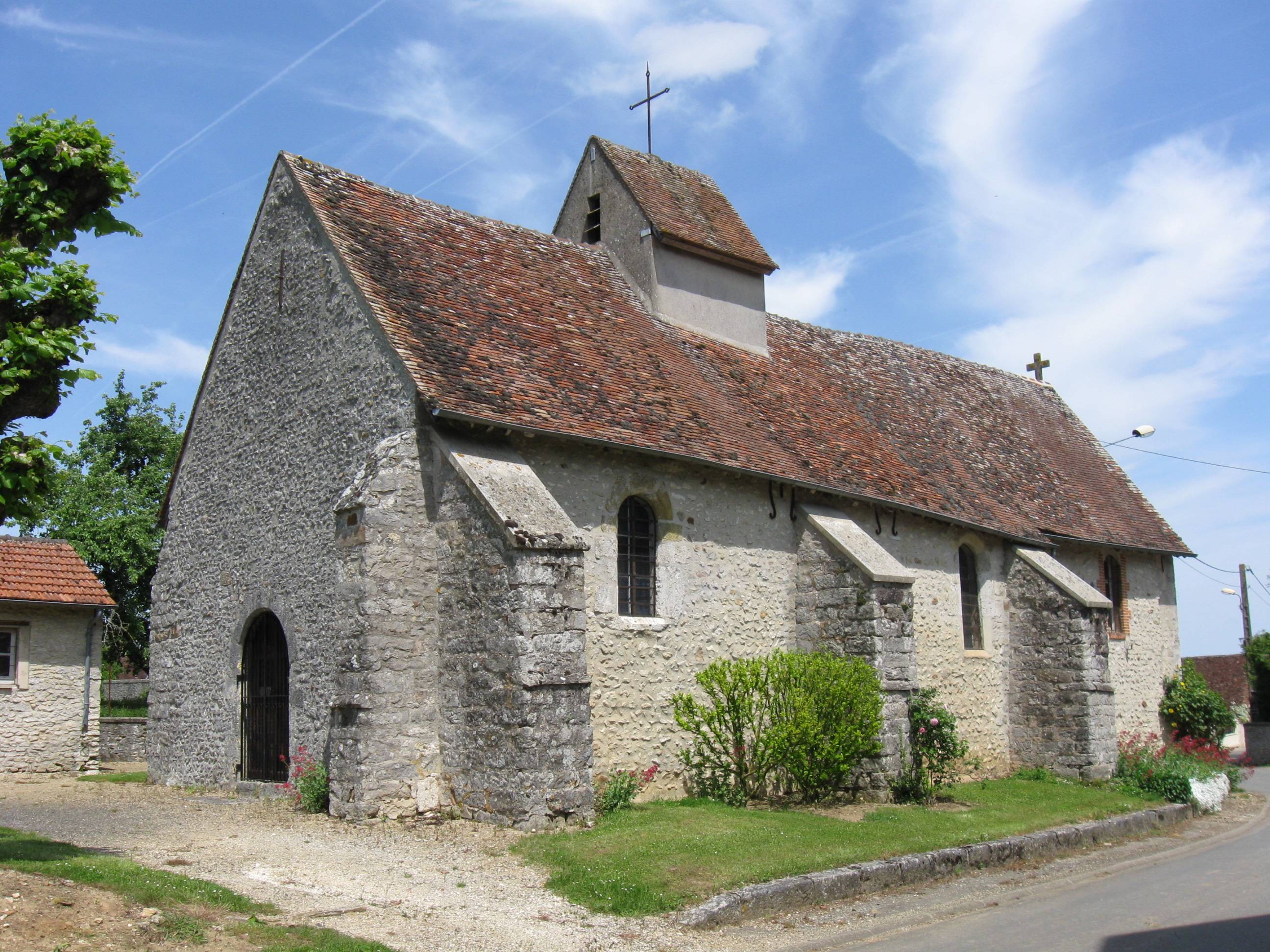 Photo de Kirche von La Chapelle-Saint-Sulpice