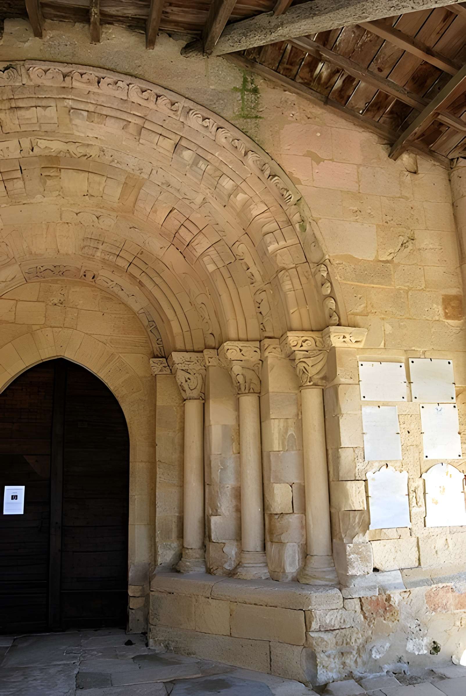 Église Saint-Martin de Jugazan