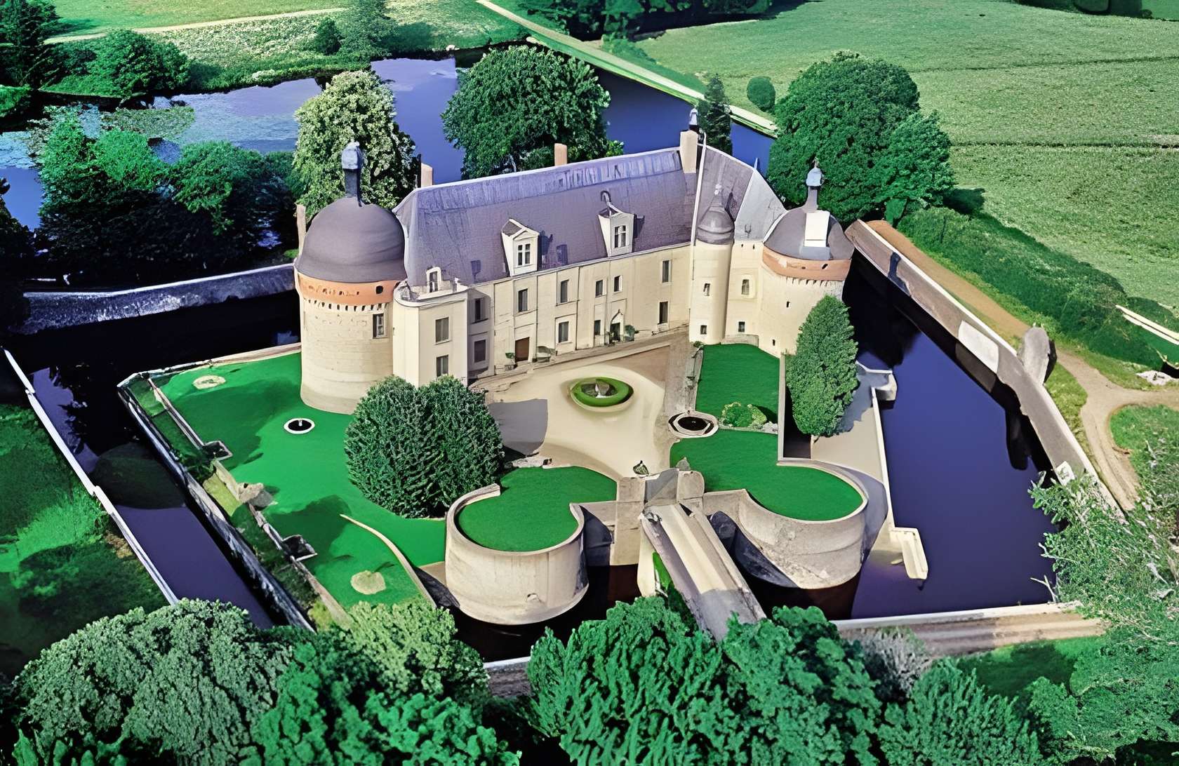 Château de Saint-Germain-Beaupré vue aérienne