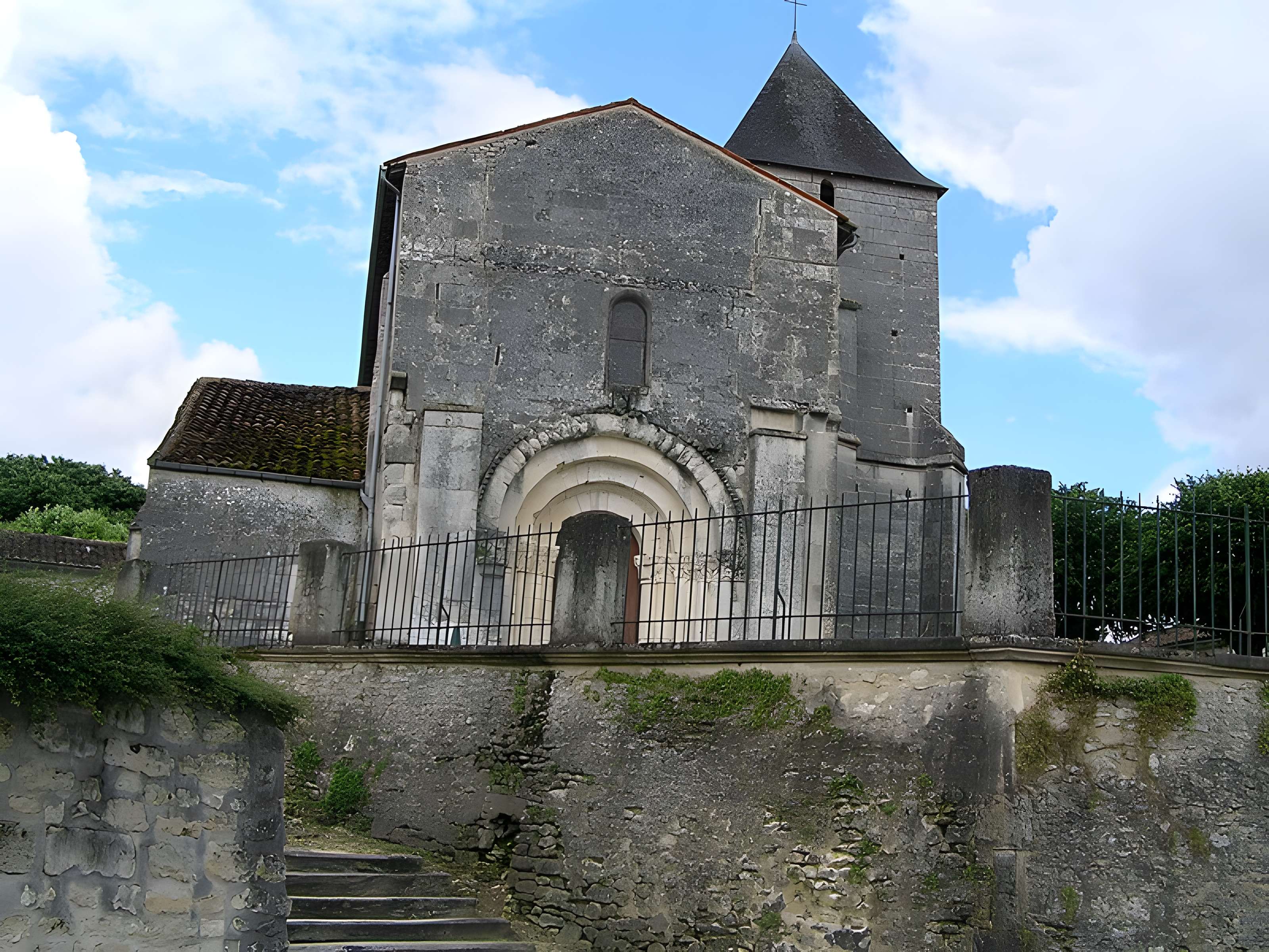 Église Saint-Martin de Louzac