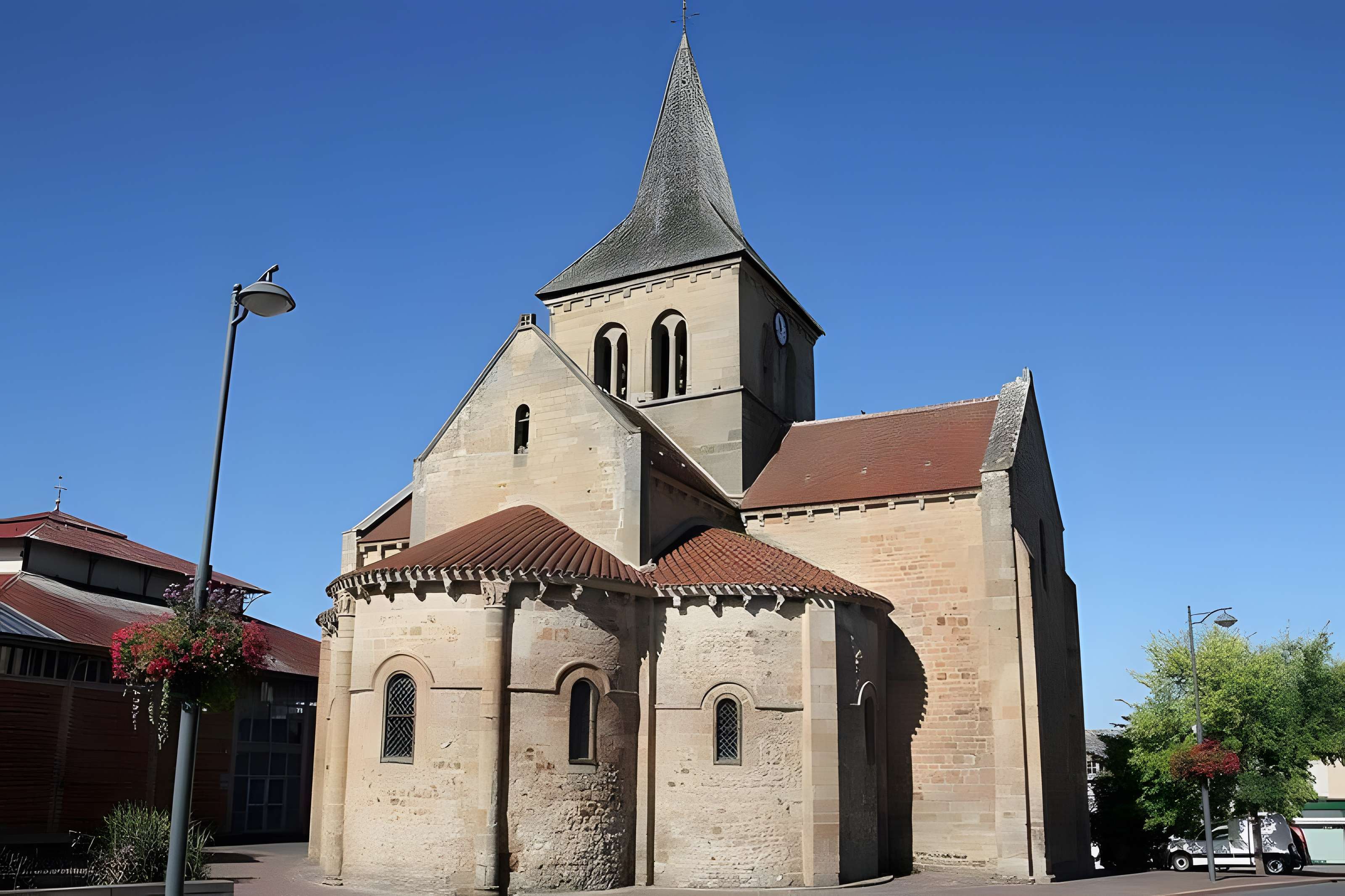 Église Saint-Martin de Lurcy-Lévis 
