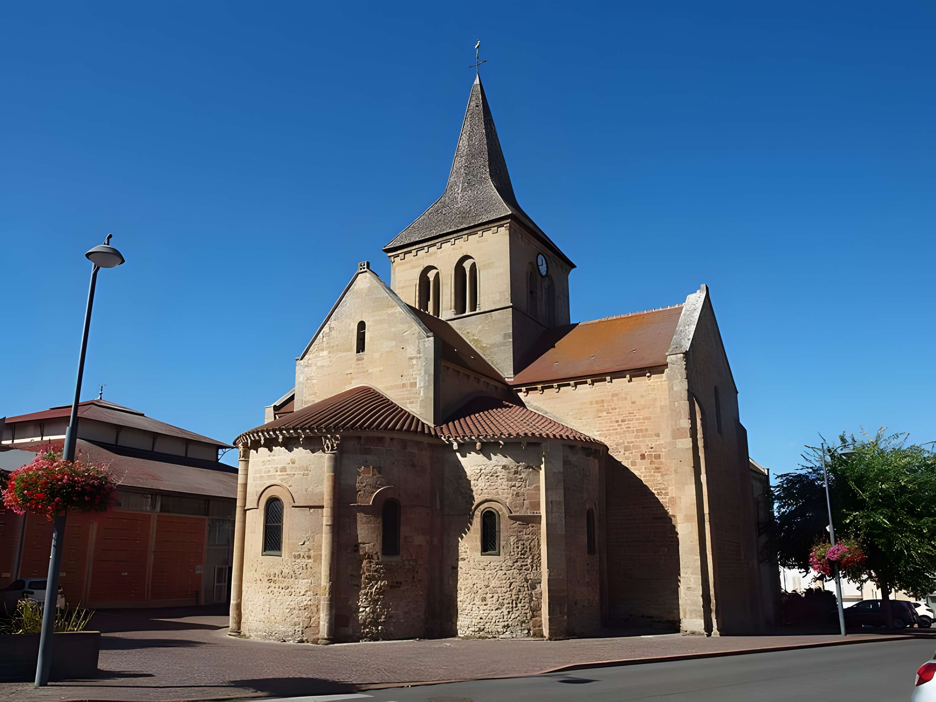 Église Saint-Martin de Lurcy-Lévis