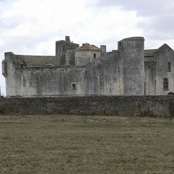 chateau de saint jean d angle