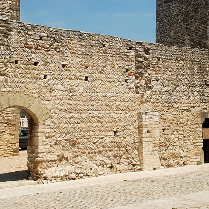 Photo de Château de Saint-Laurent-des-Arbres