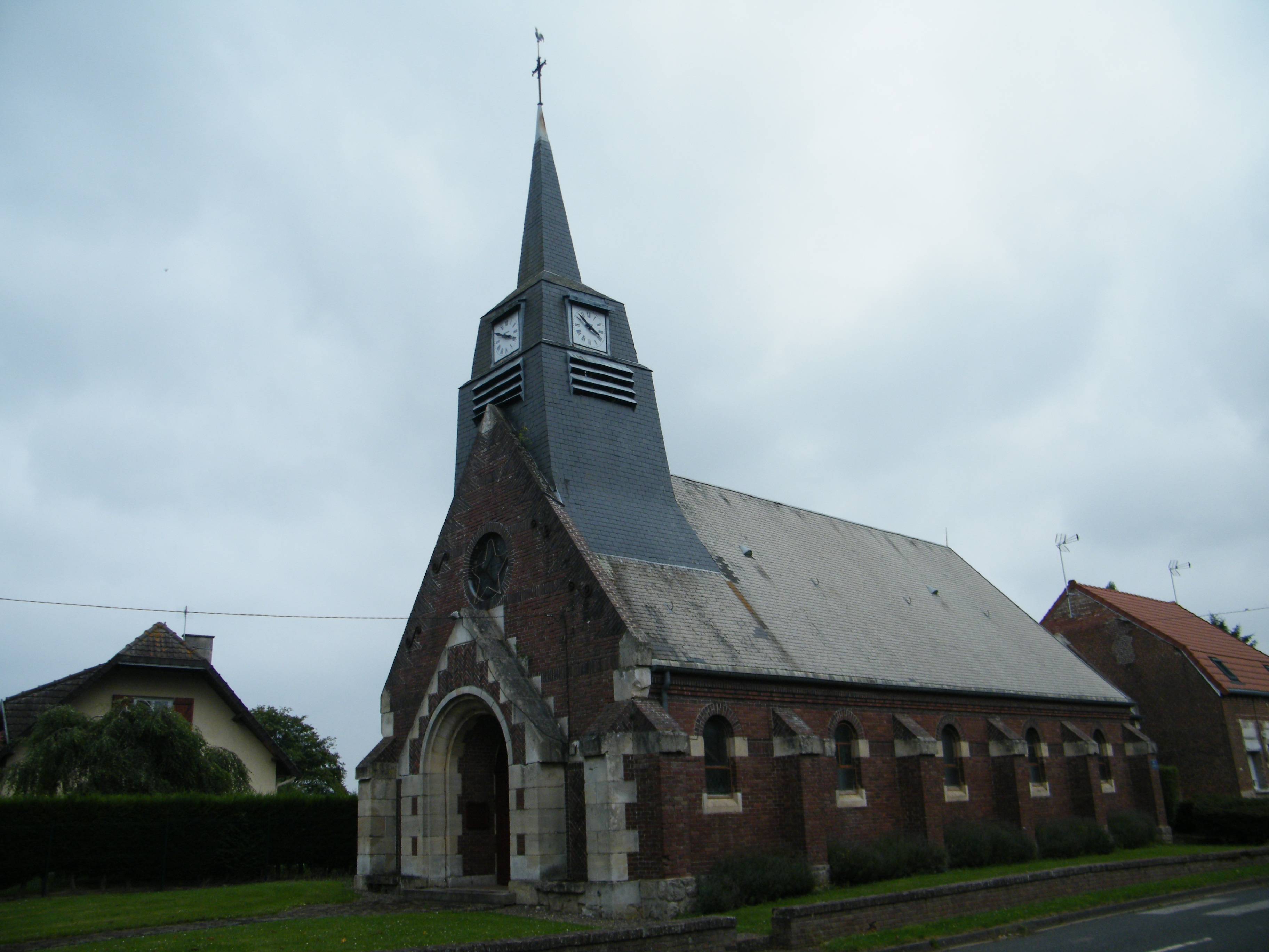 Photo de Saint-Léger Kerk van Hyencourt-le-Grand
