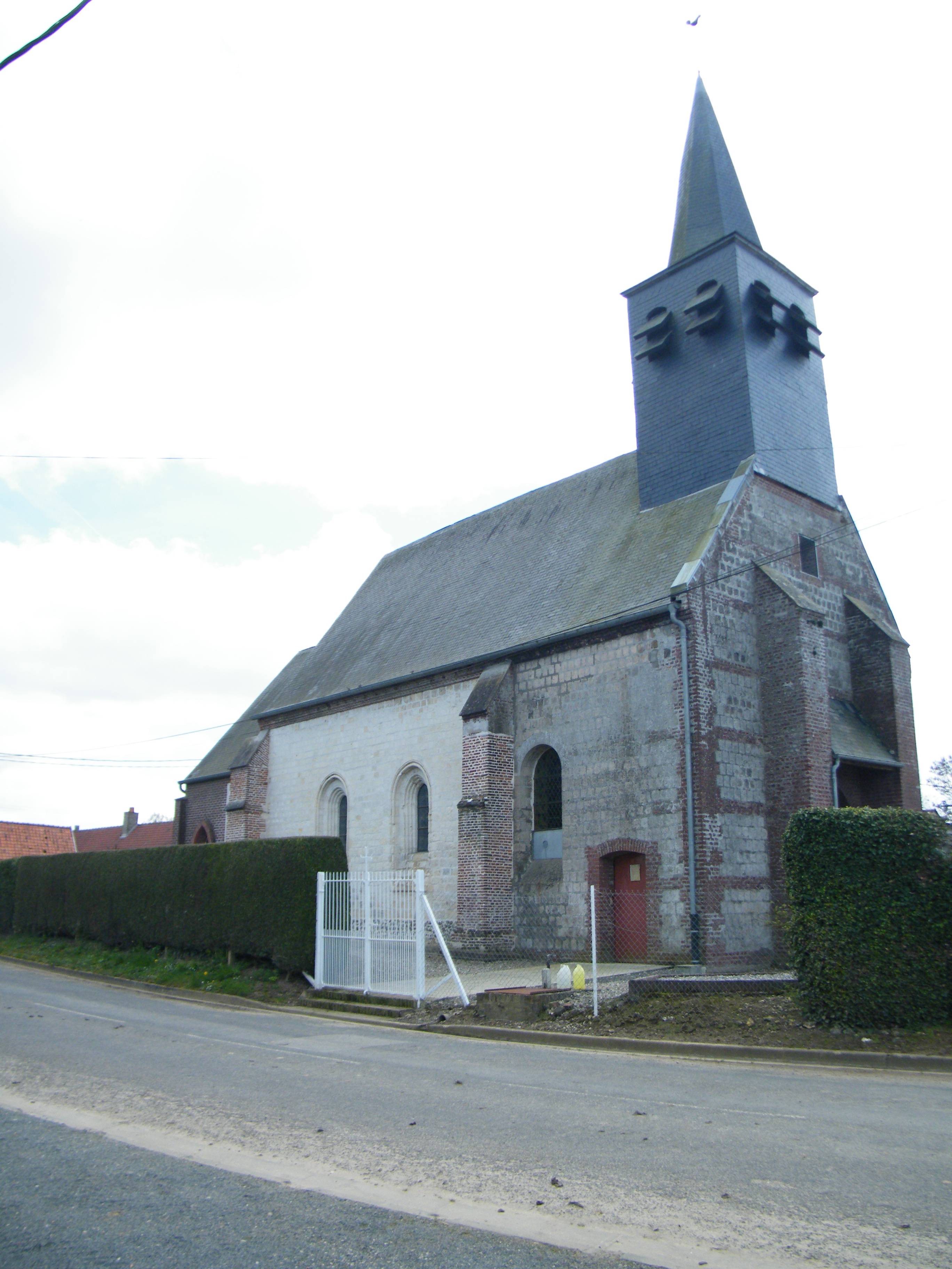 Photo de Sint Nicolaas de Mouflières Kerk
