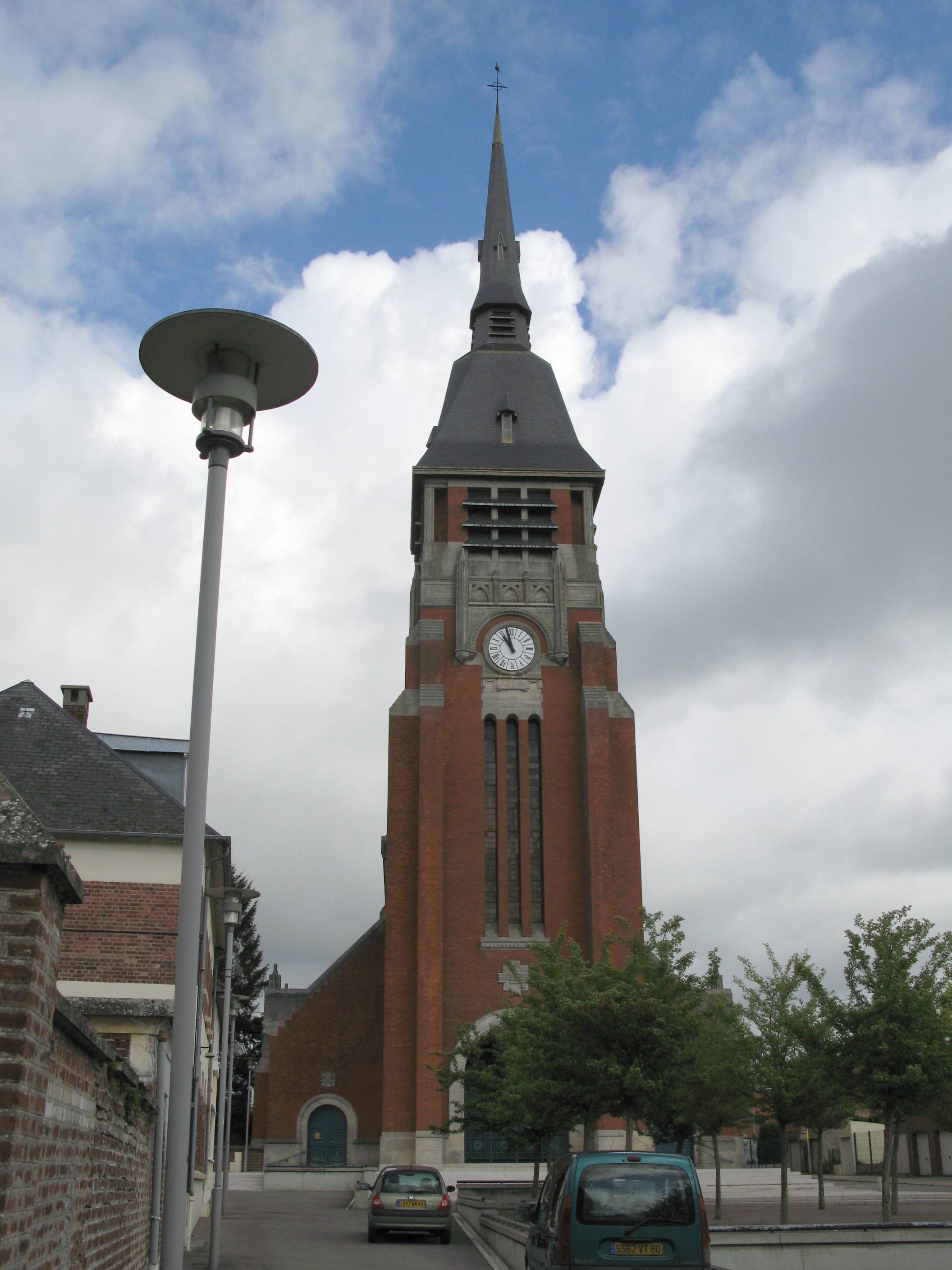 Photo de Église Saint-Jean-Baptiste de Villers-Bretonneux