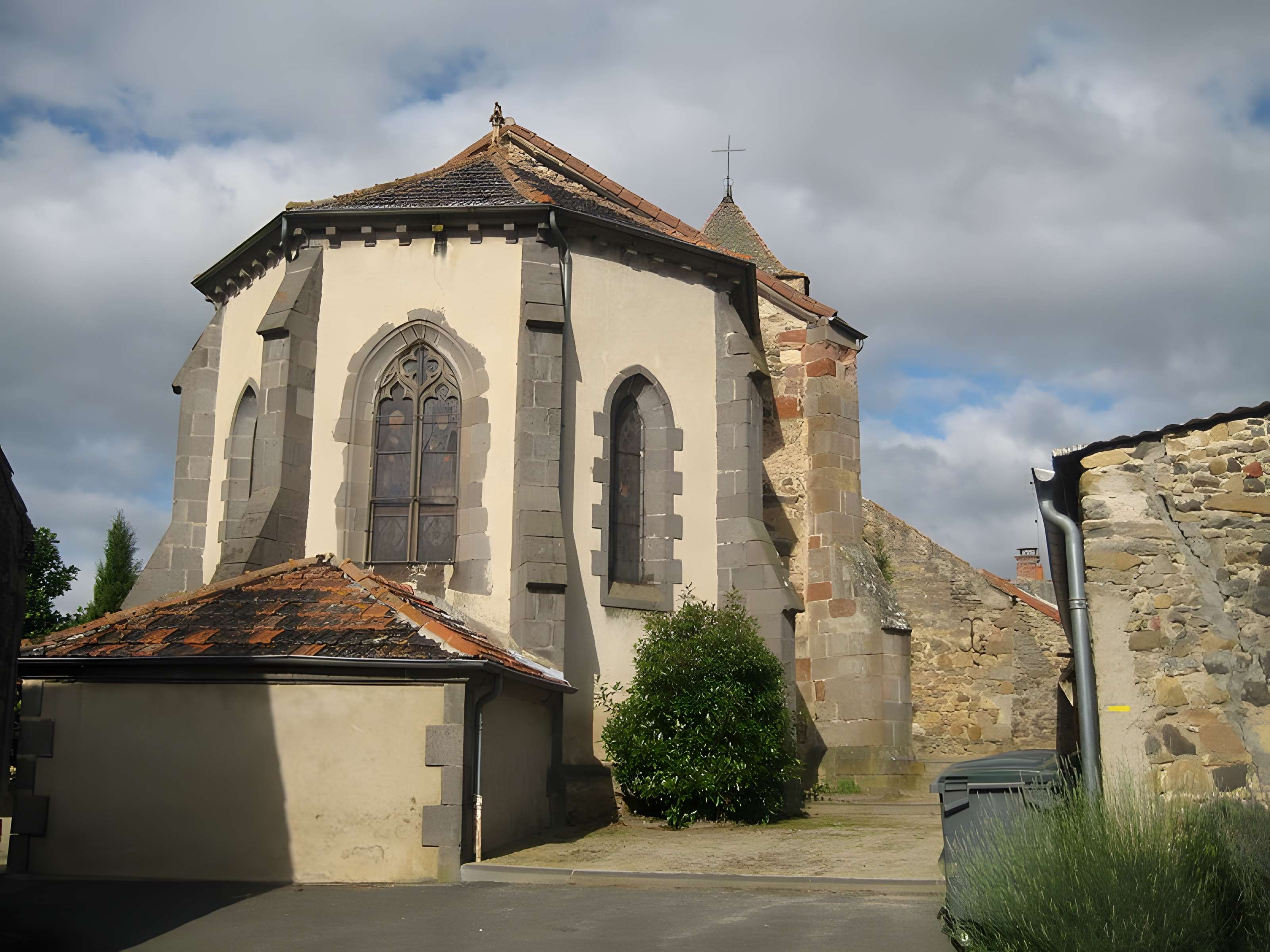 Église Saint-Médard d'Apchat 