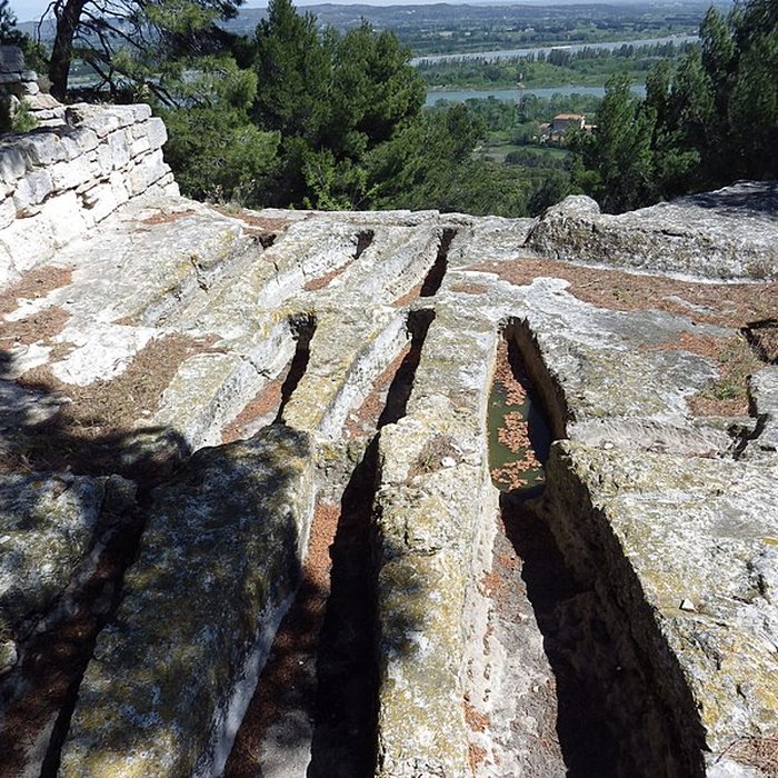 Photo de Site archéologique de Saint-Roman dAiguille également sur commune de Beaucaire