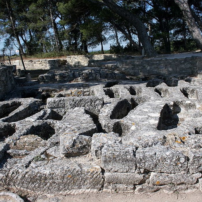 Photo de Site archéologique de Saint-Roman dAiguille également sur commune de Beaucaire